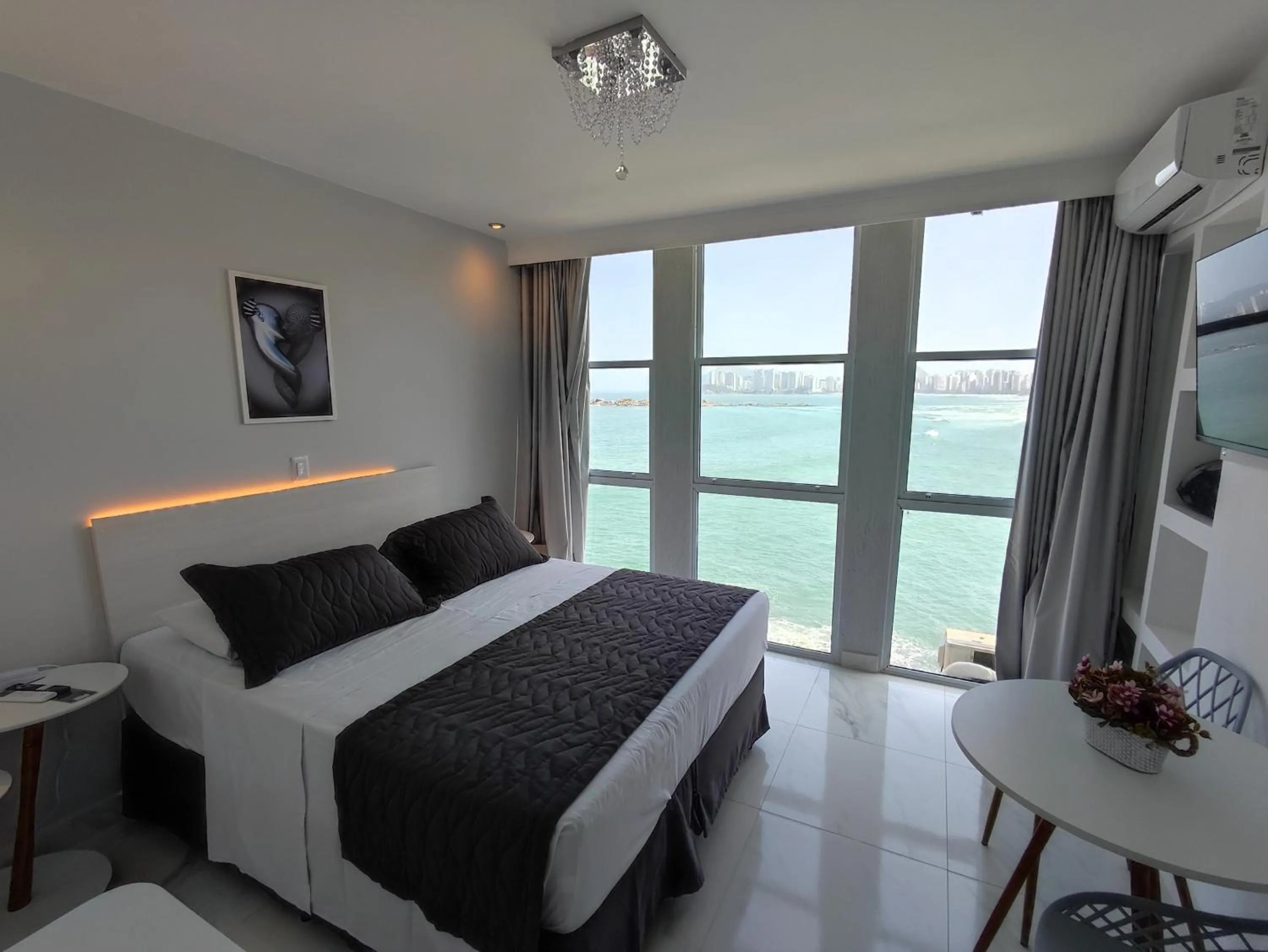 Bed in Grand Hotel Guarujá - A sua Melhor Experiência Beira Mar na Praia!