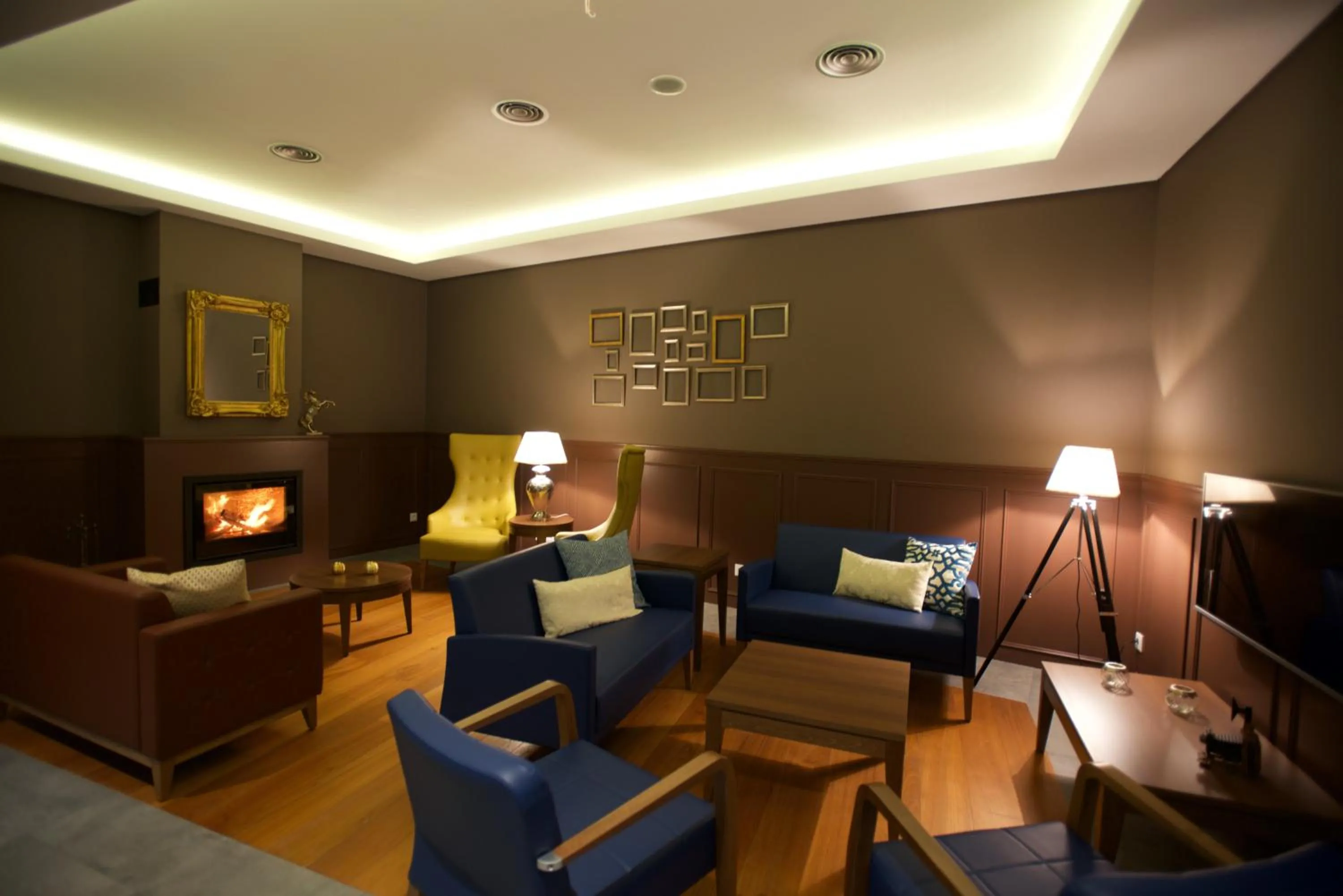 Communal lounge/ TV room in Charming Blue