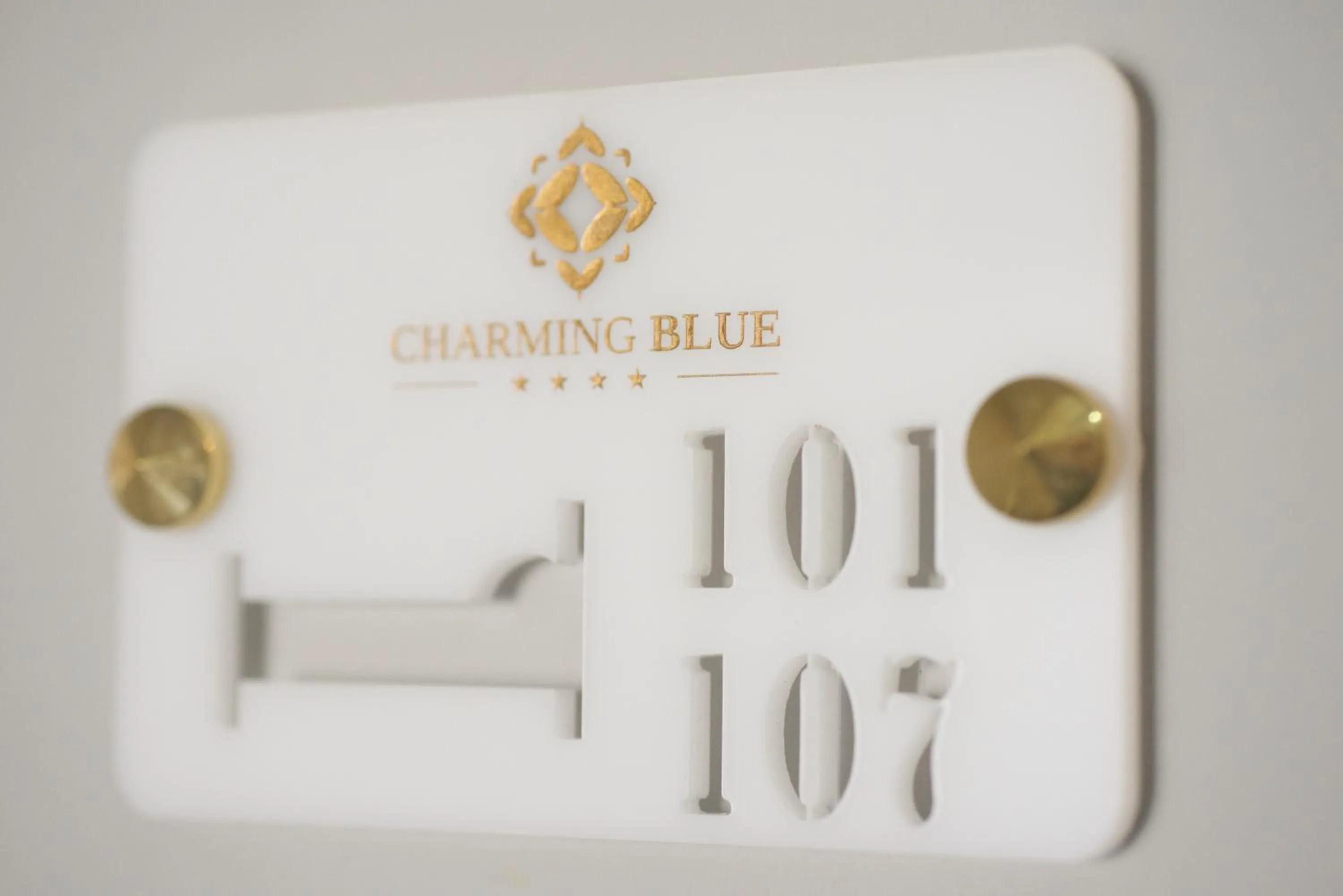 Restaurant/places to eat in Charming Blue