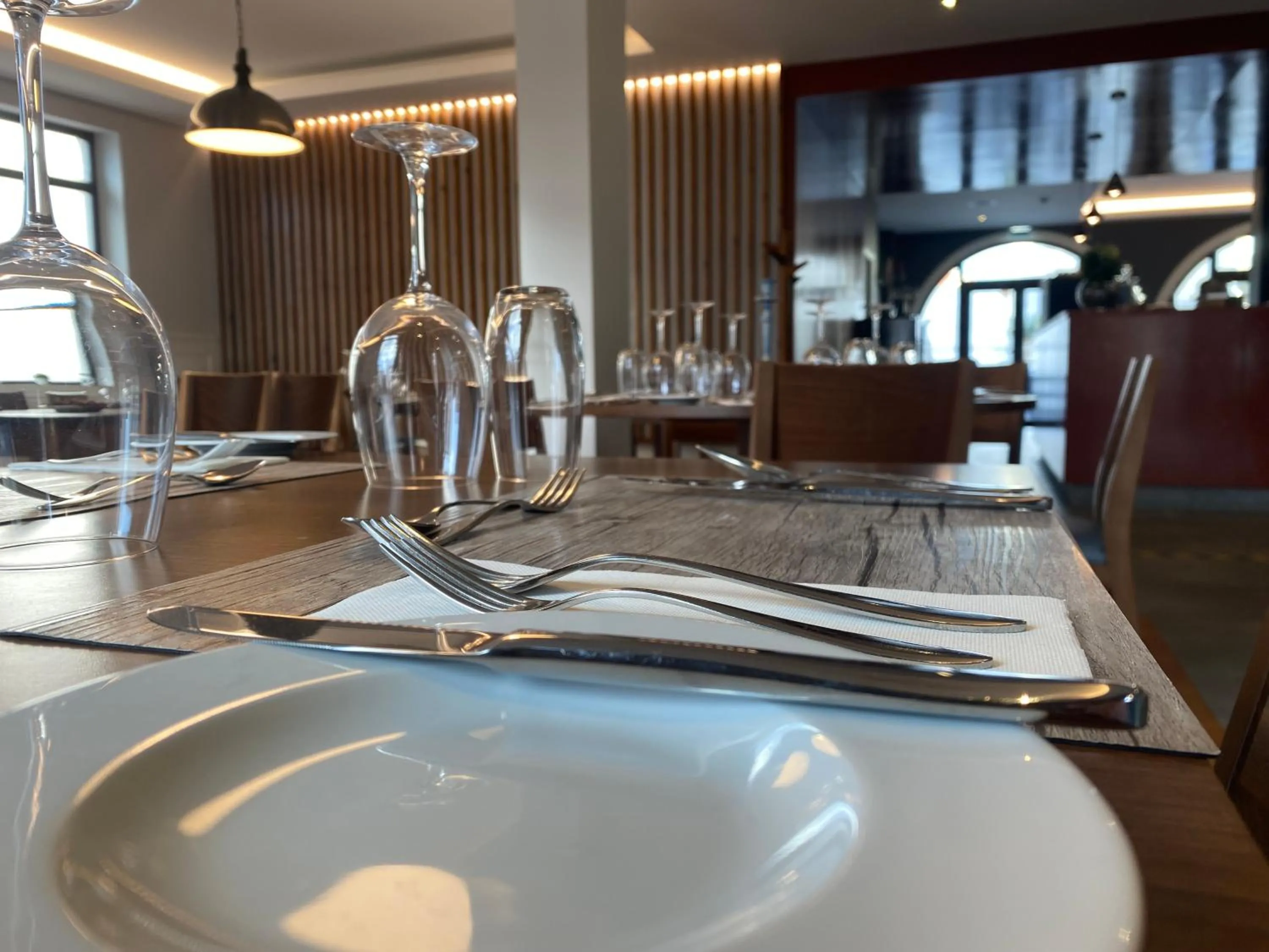Restaurant/places to eat in Charming Blue