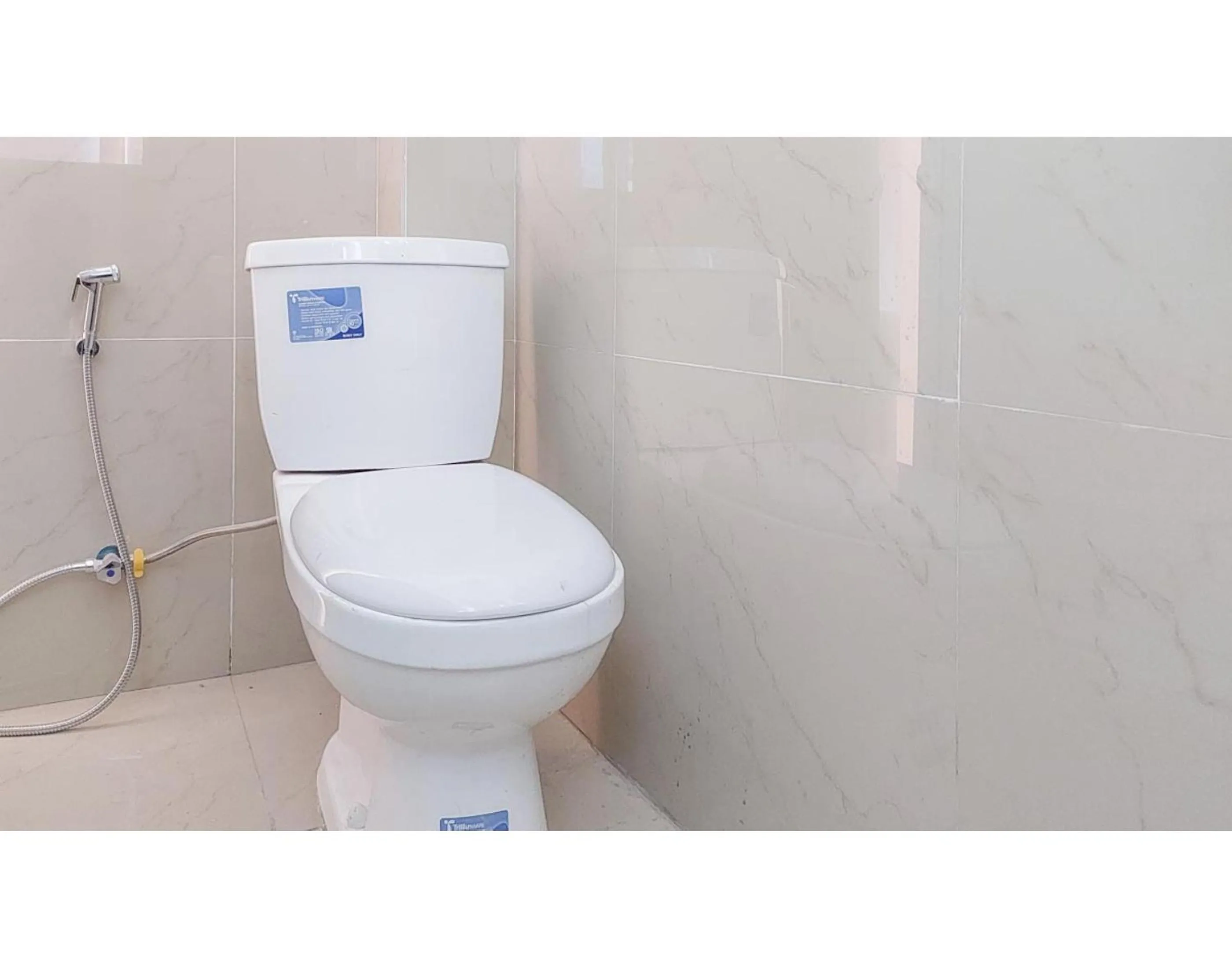 Bathroom in Artayya Puri 3 Syariah near Terminal Caruban Mitra RedDoorz