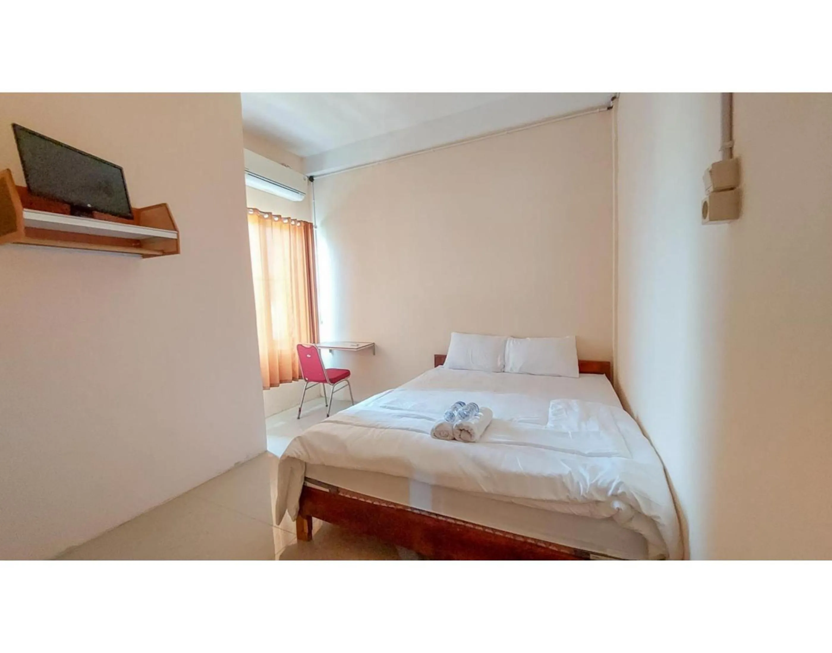 Bed in Artayya Puri 3 Syariah near Terminal Caruban Mitra RedDoorz