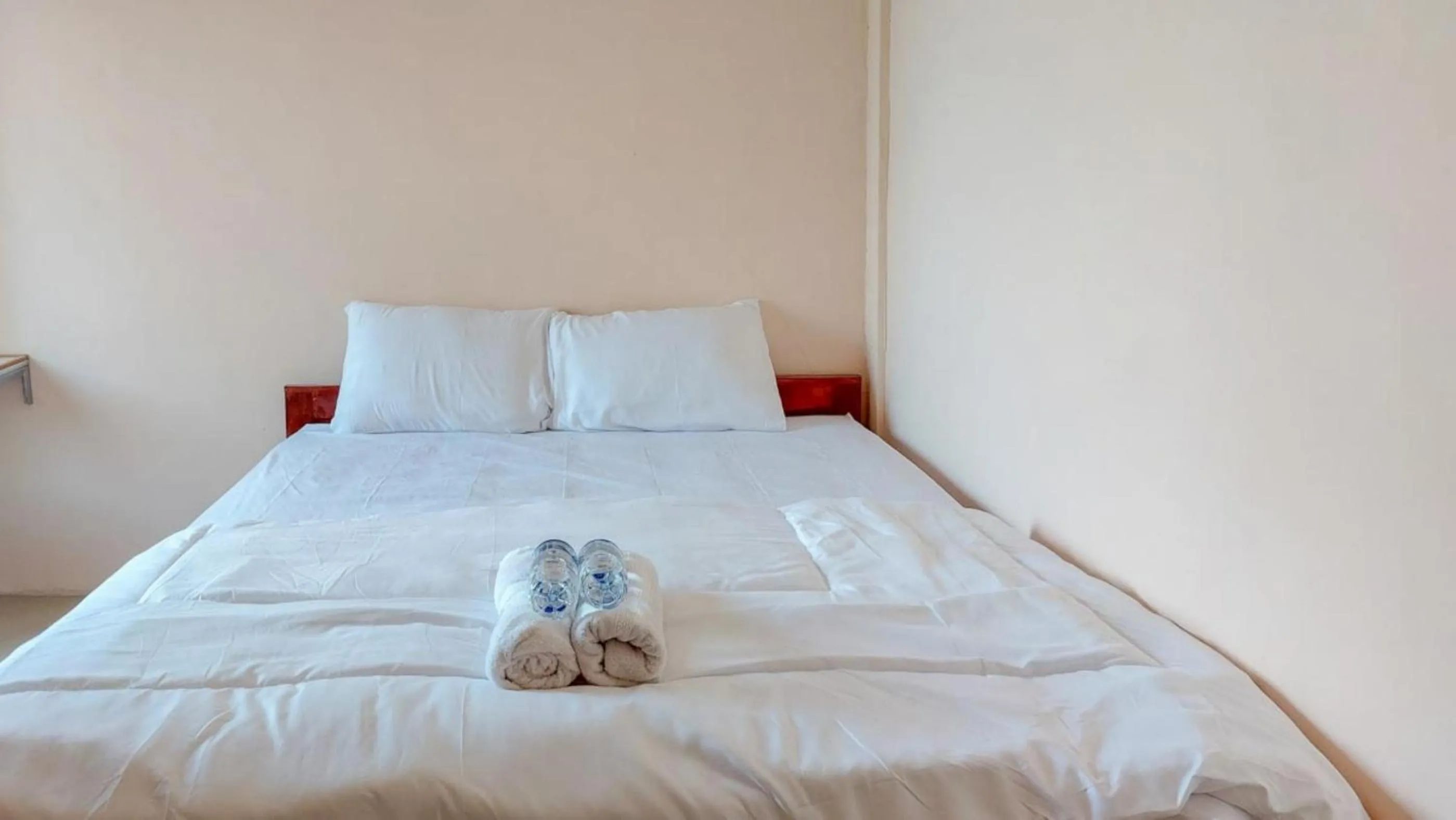 Bed in Artayya Puri 3 Syariah near Terminal Caruban Mitra RedDoorz