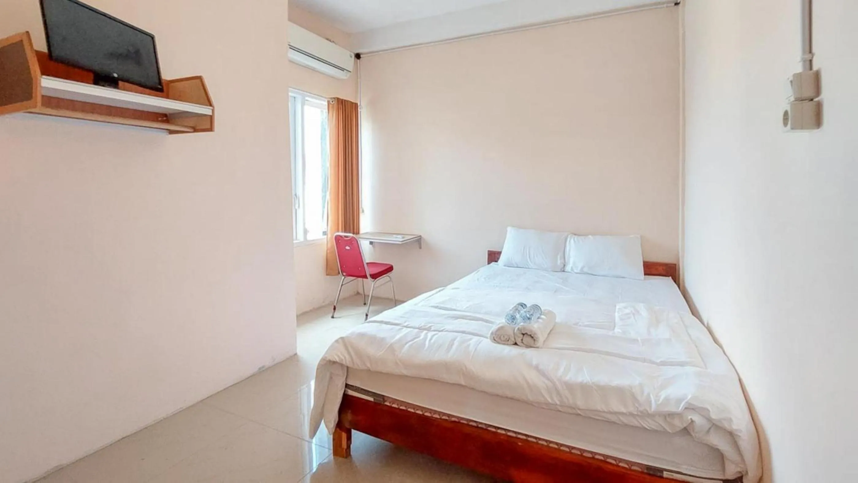 Bed in Artayya Puri 3 Syariah near Terminal Caruban Mitra RedDoorz