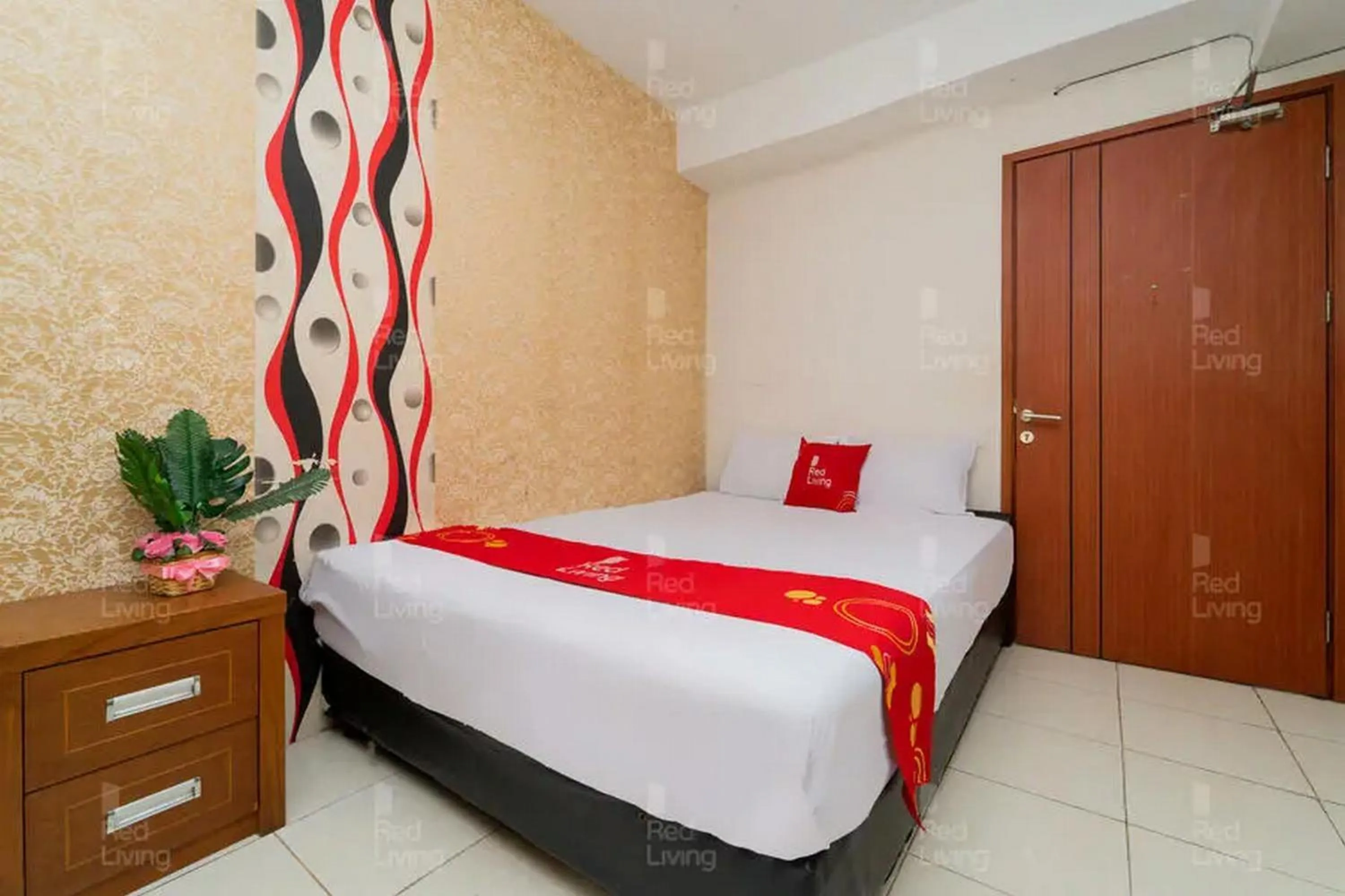 Bedroom, Bed in RedLiving Apartemen Green Lake View Ciputat - Hanna Property Tower B