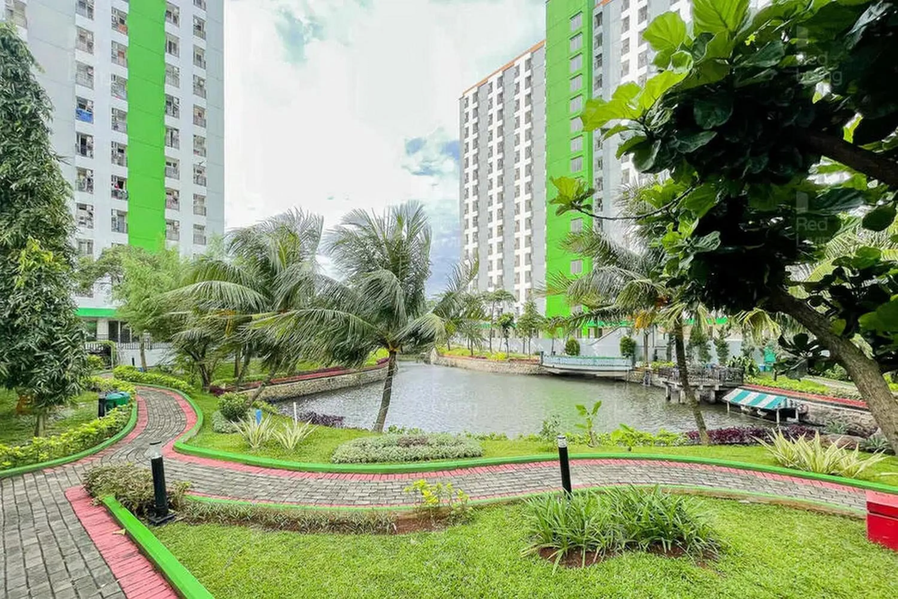 Property building in RedLiving Apartemen Green Lake View Ciputat - Hanna Property Tower B