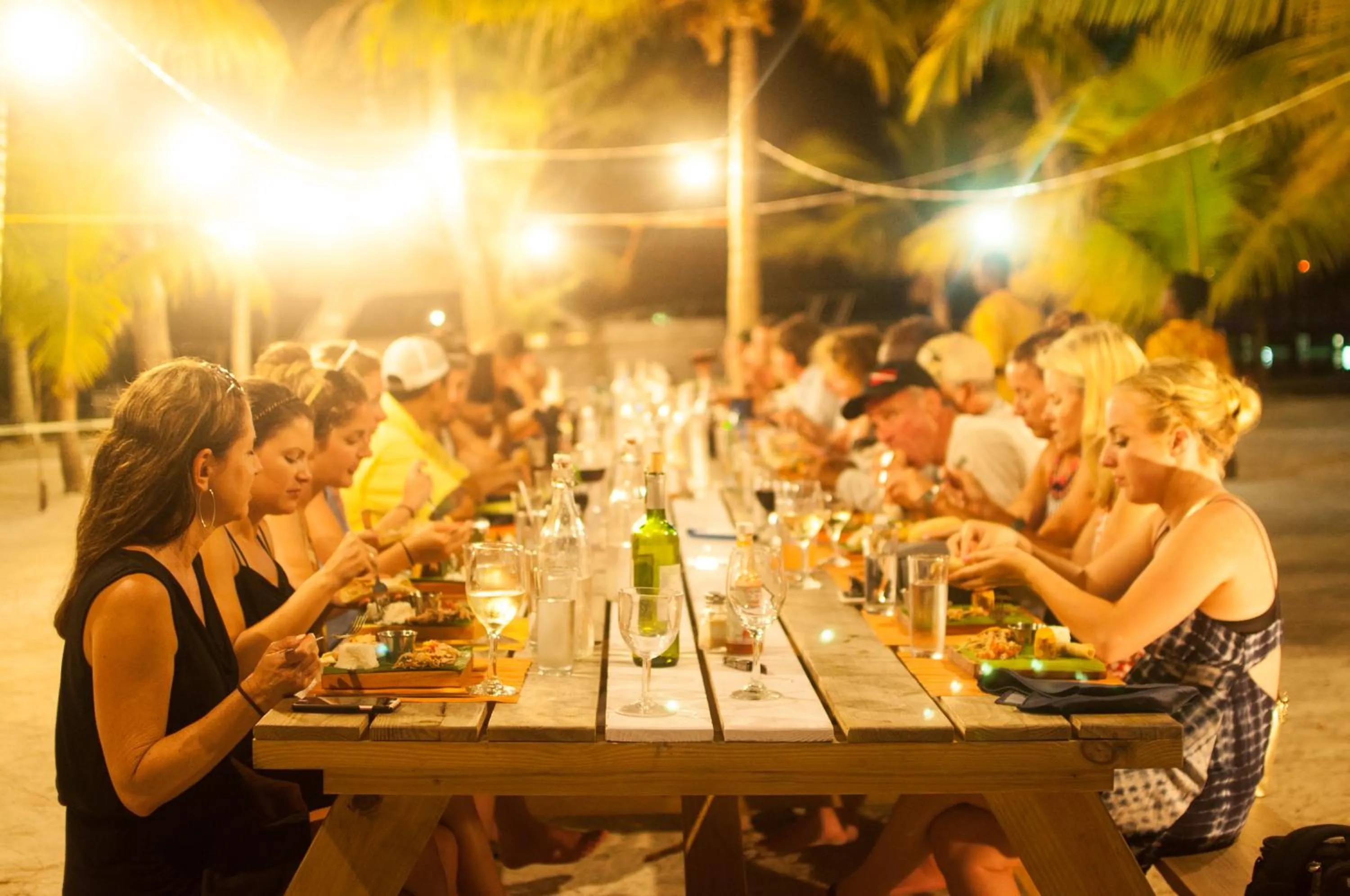 Restaurant/places to eat in Thatch Caye Resort a Muy'Ono Resort