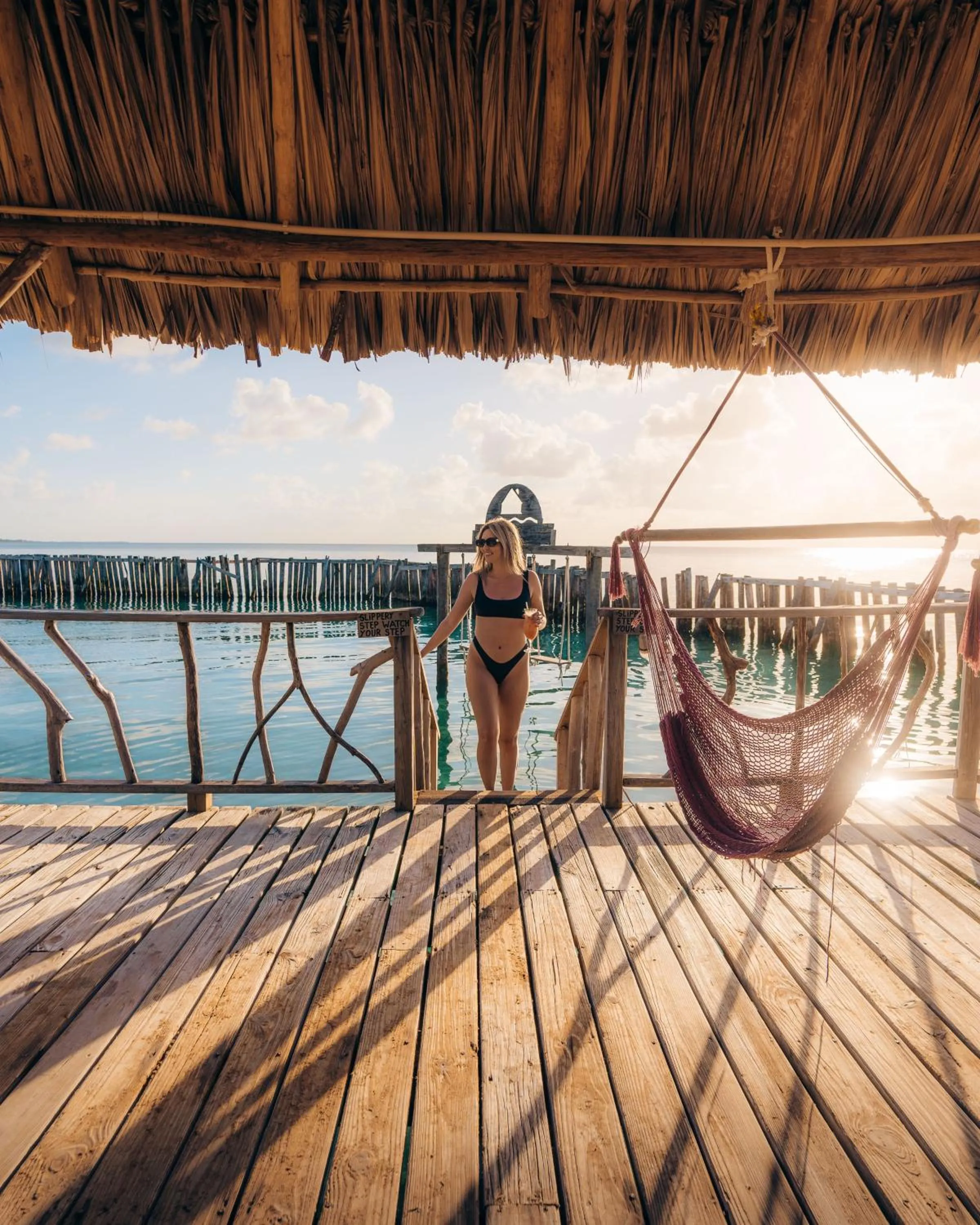 oven in Thatch Caye Resort a Muy'Ono Resort