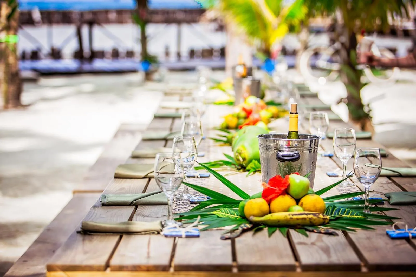 Dining area in Thatch Caye Resort a Muy'Ono Resort