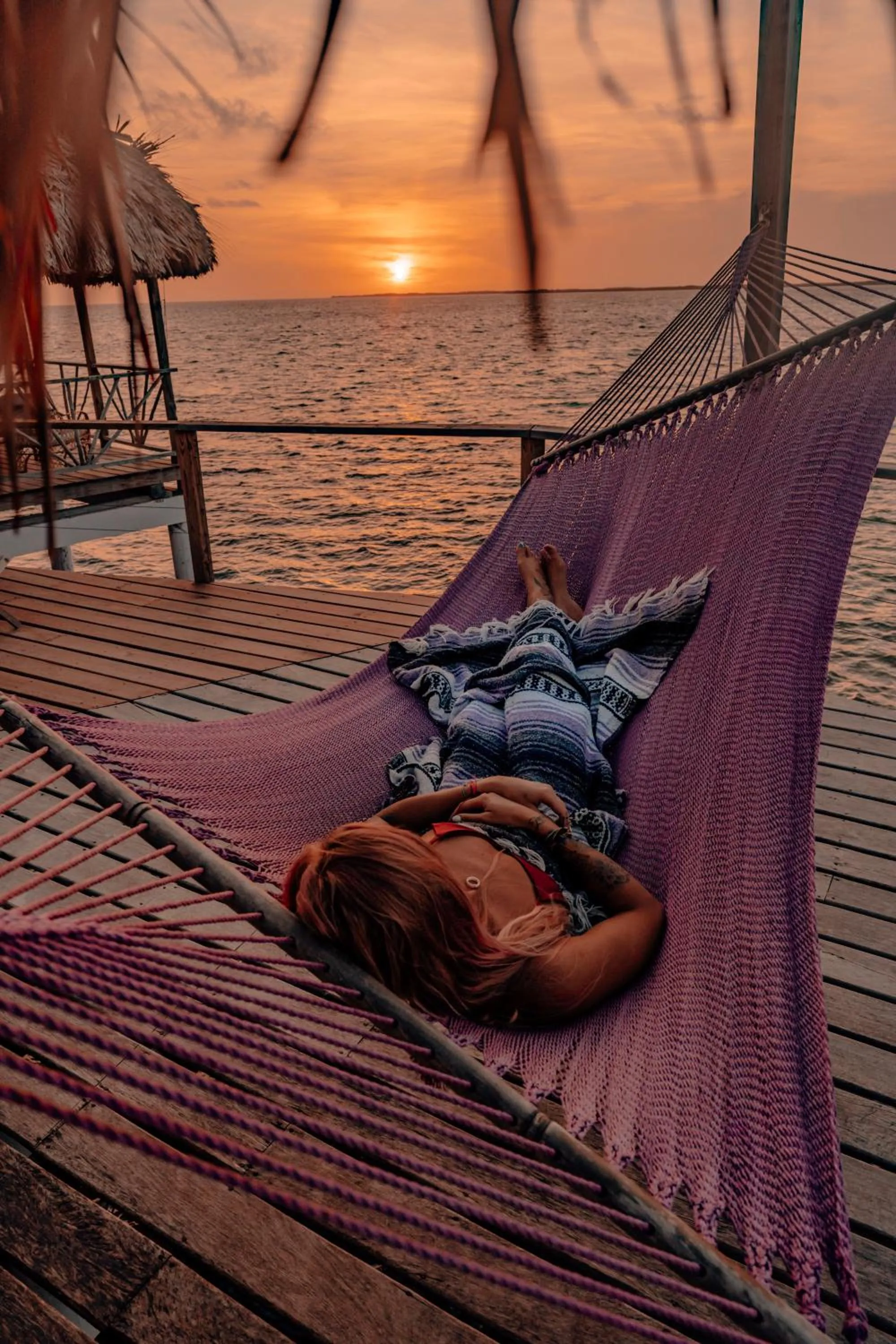 People in Thatch Caye Resort a Muy'Ono Resort