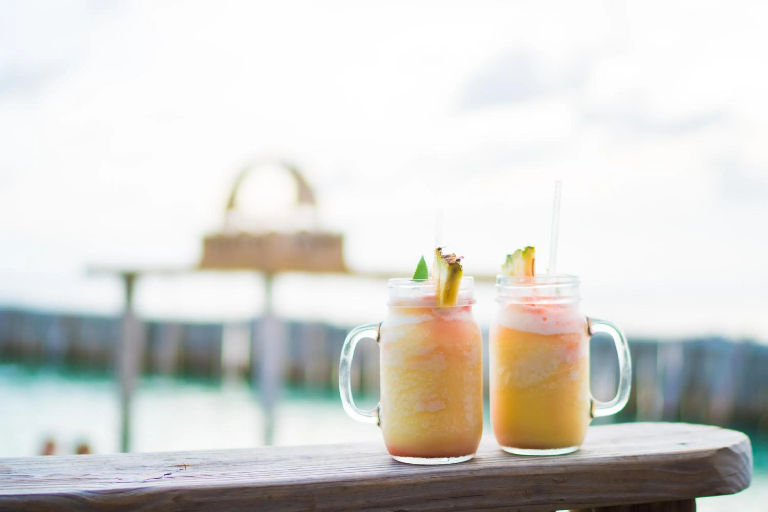 Drinks in Thatch Caye Resort a Muy'Ono Resort