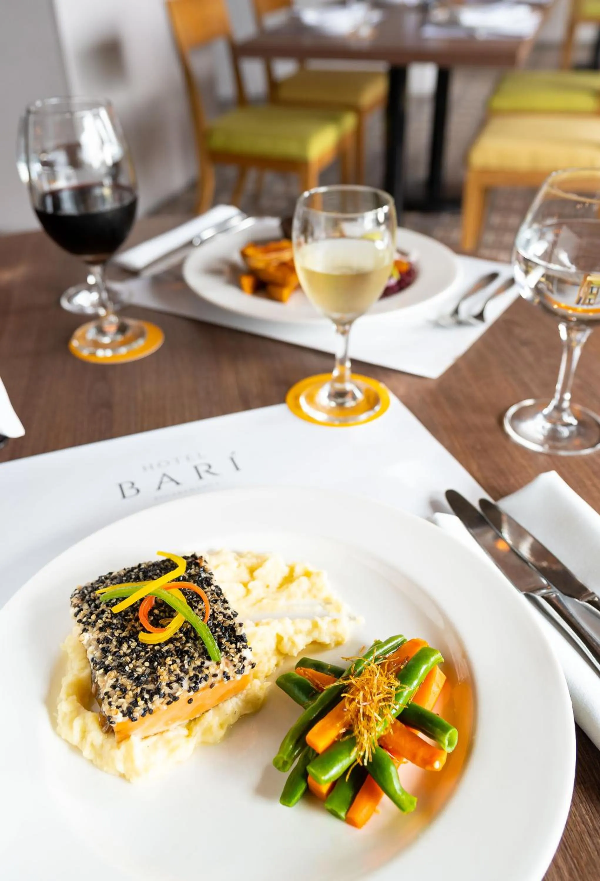 Restaurant/places to eat in Hotel Bari Bucaramanga By OxoHotel