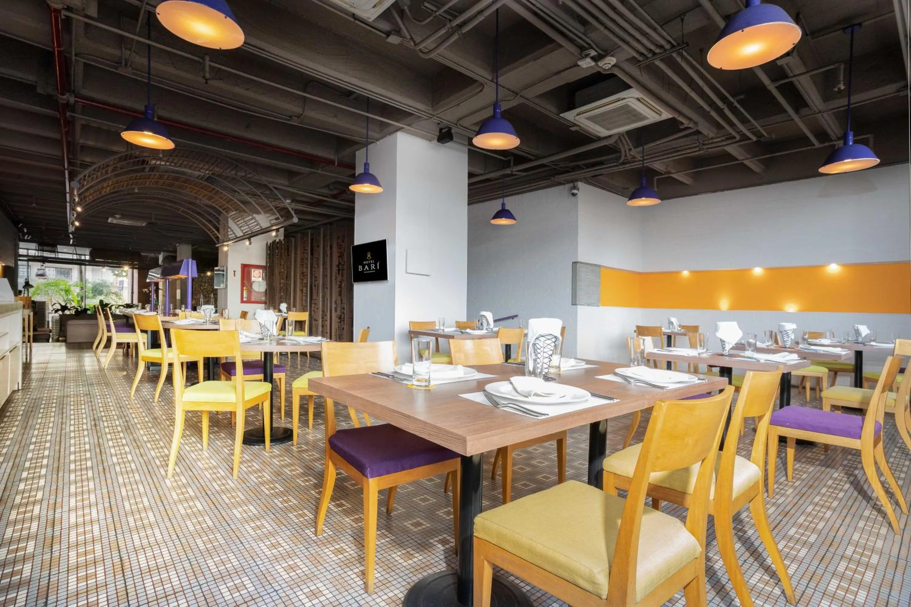 Restaurant/places to eat in Hotel Bari Bucaramanga By OxoHotel