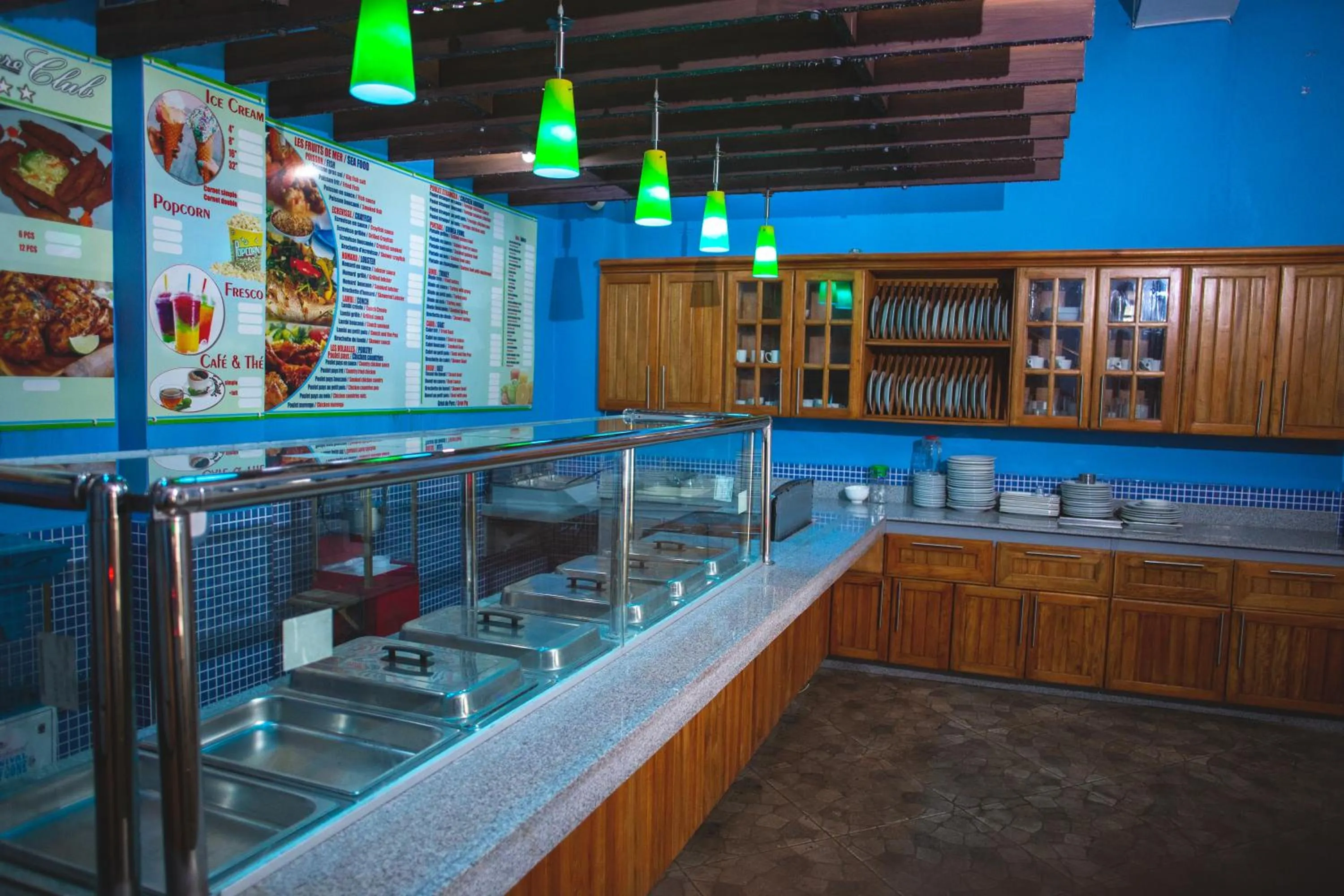 Restaurant/places to eat in La Pepiniere Hotel