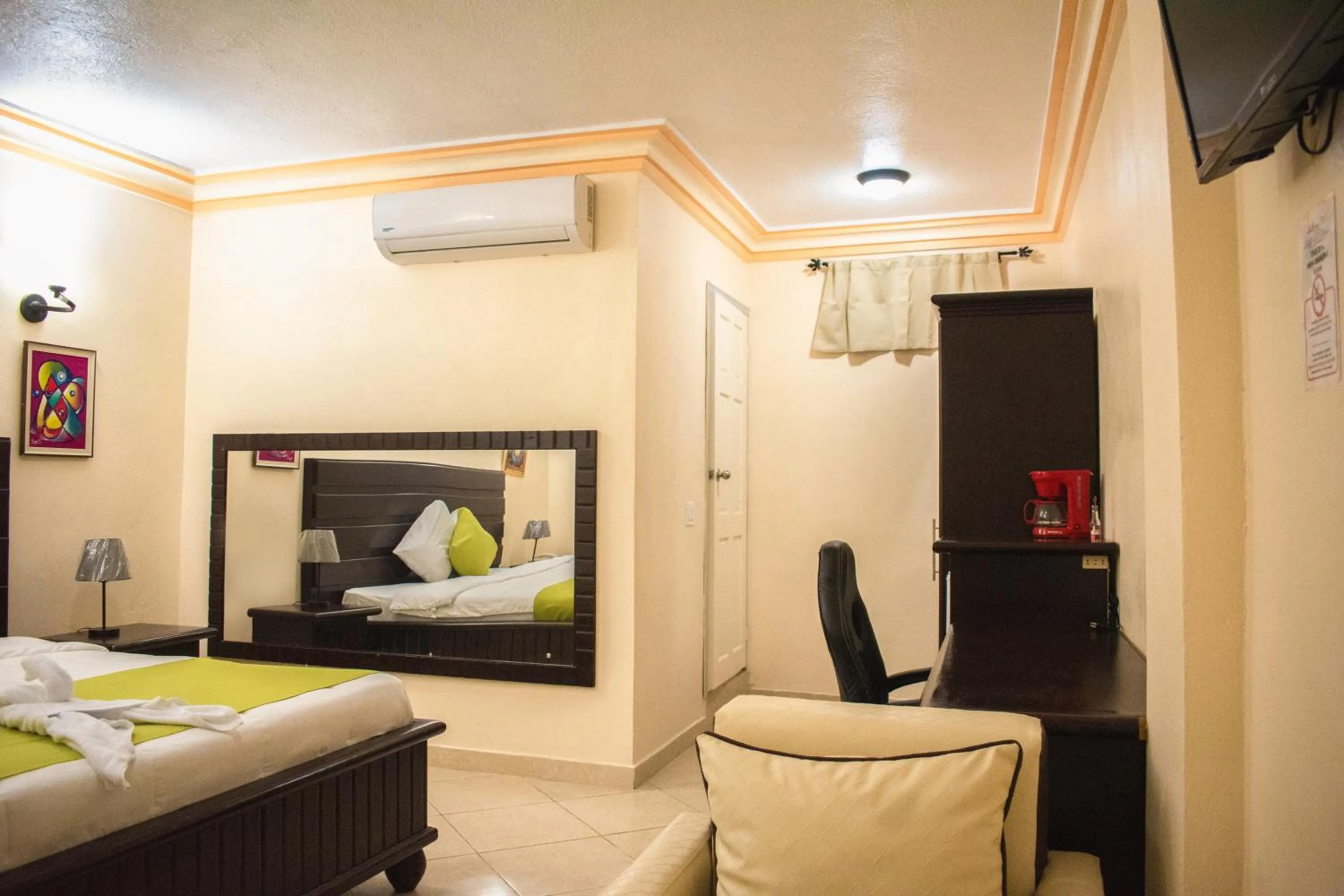 Bedroom, Bed in La Pepiniere Hotel