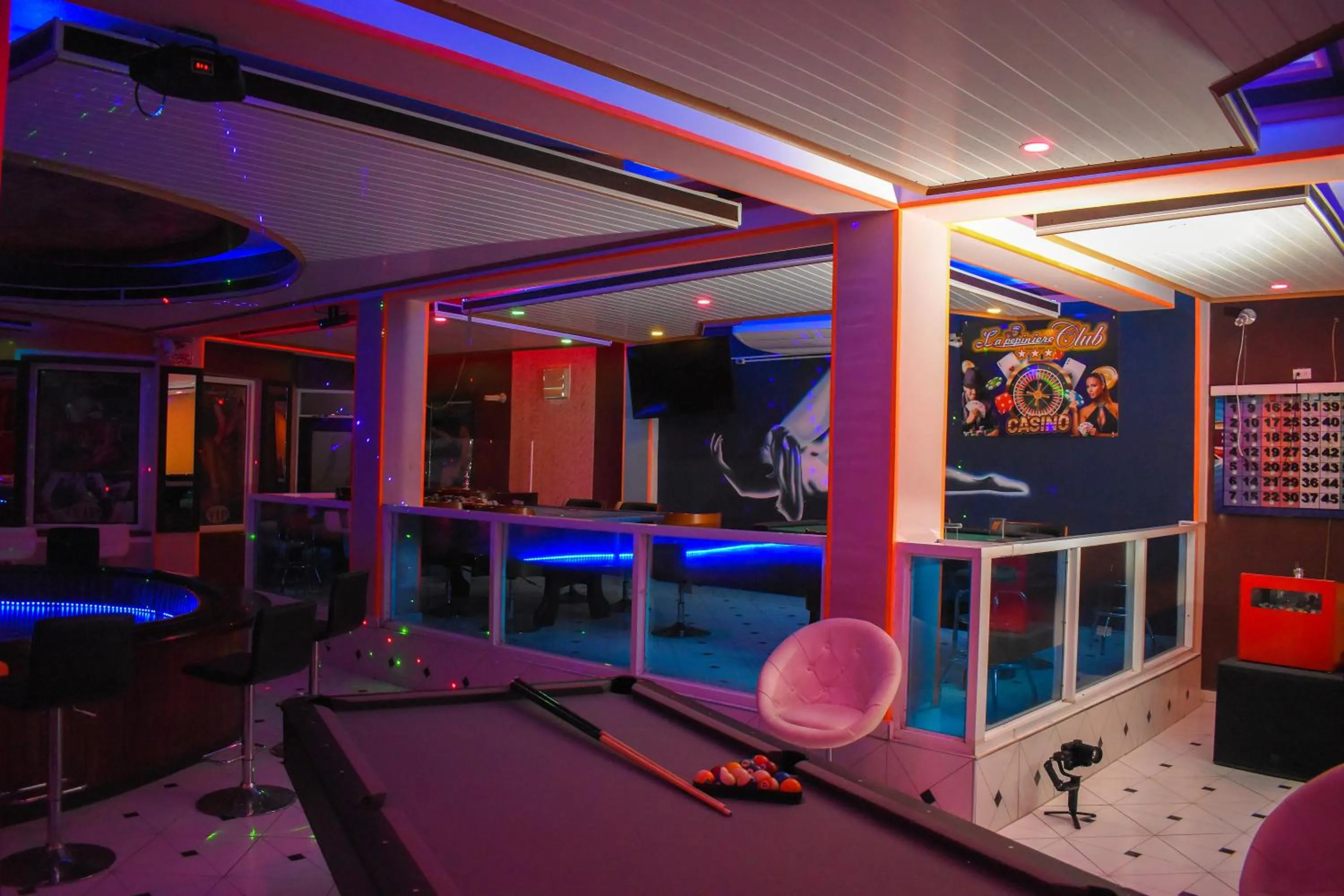 Billiard in La Pepiniere Hotel