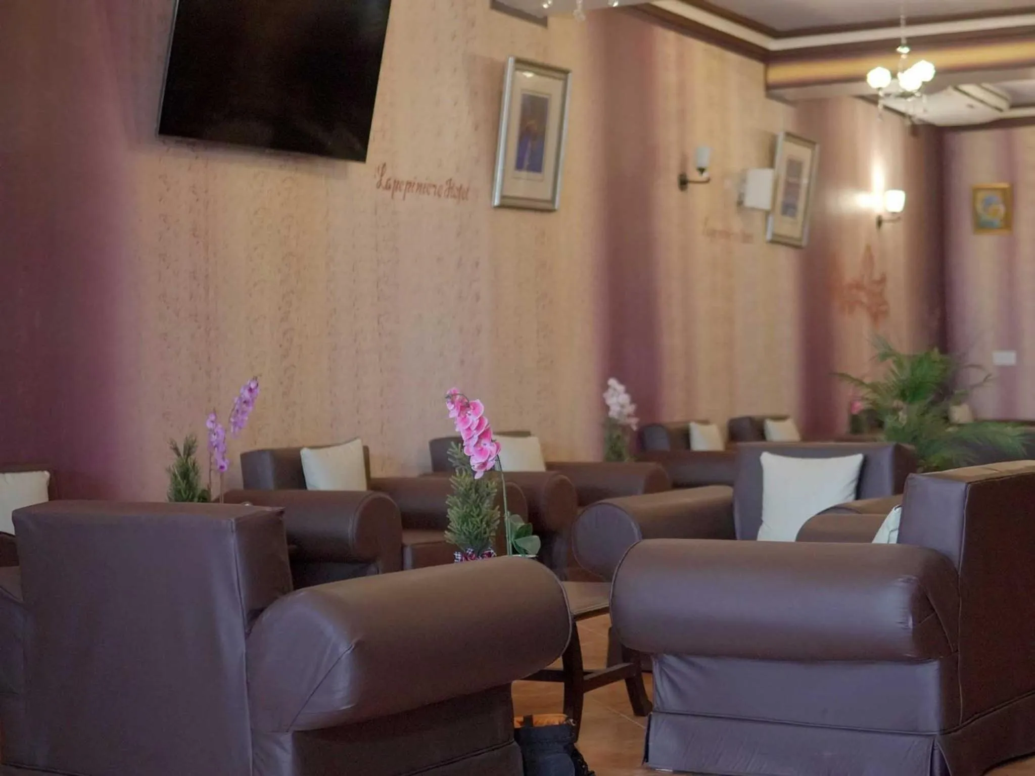 Lobby or reception in La Pepiniere Hotel