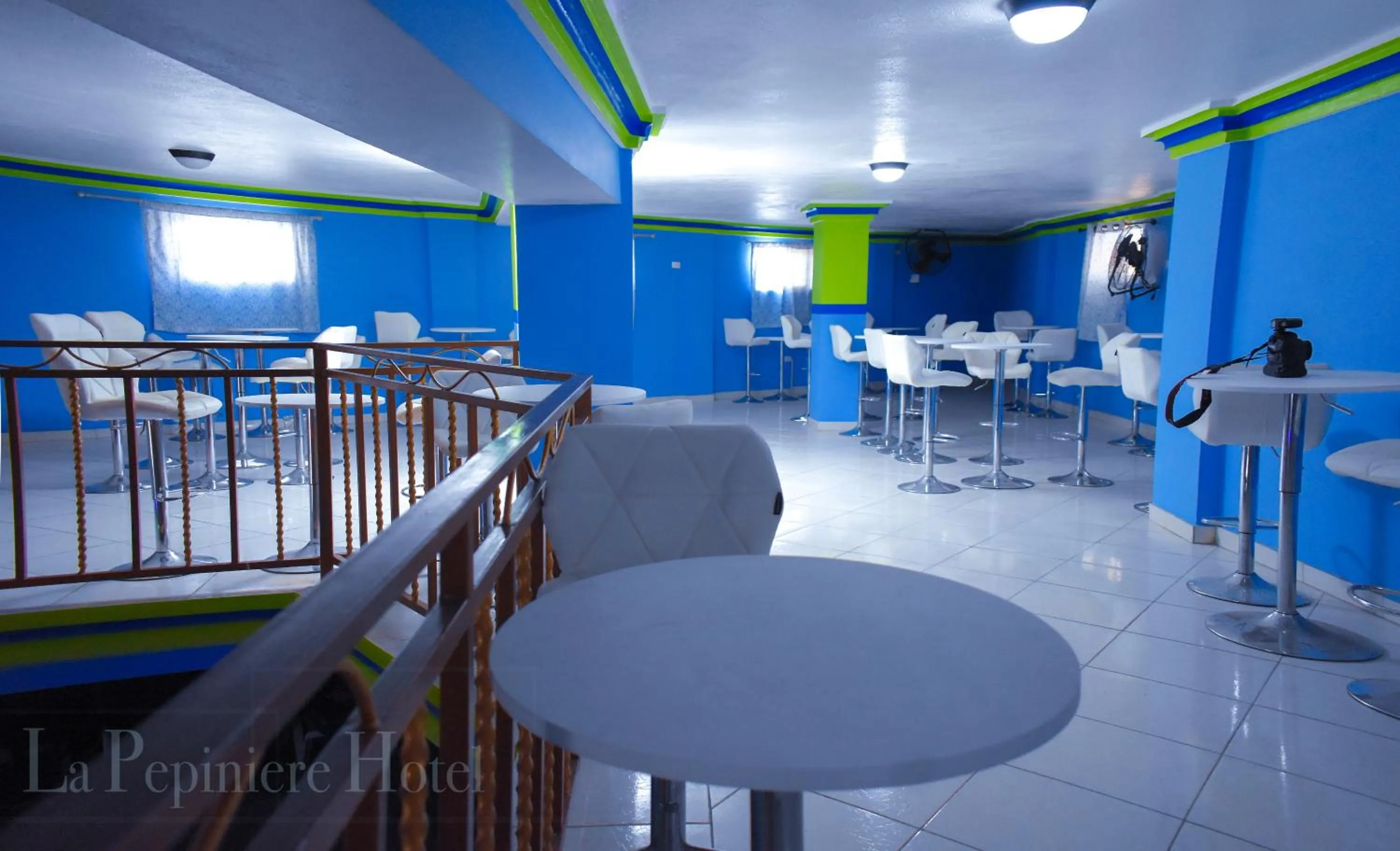 Restaurant/places to eat in La Pepiniere Hotel