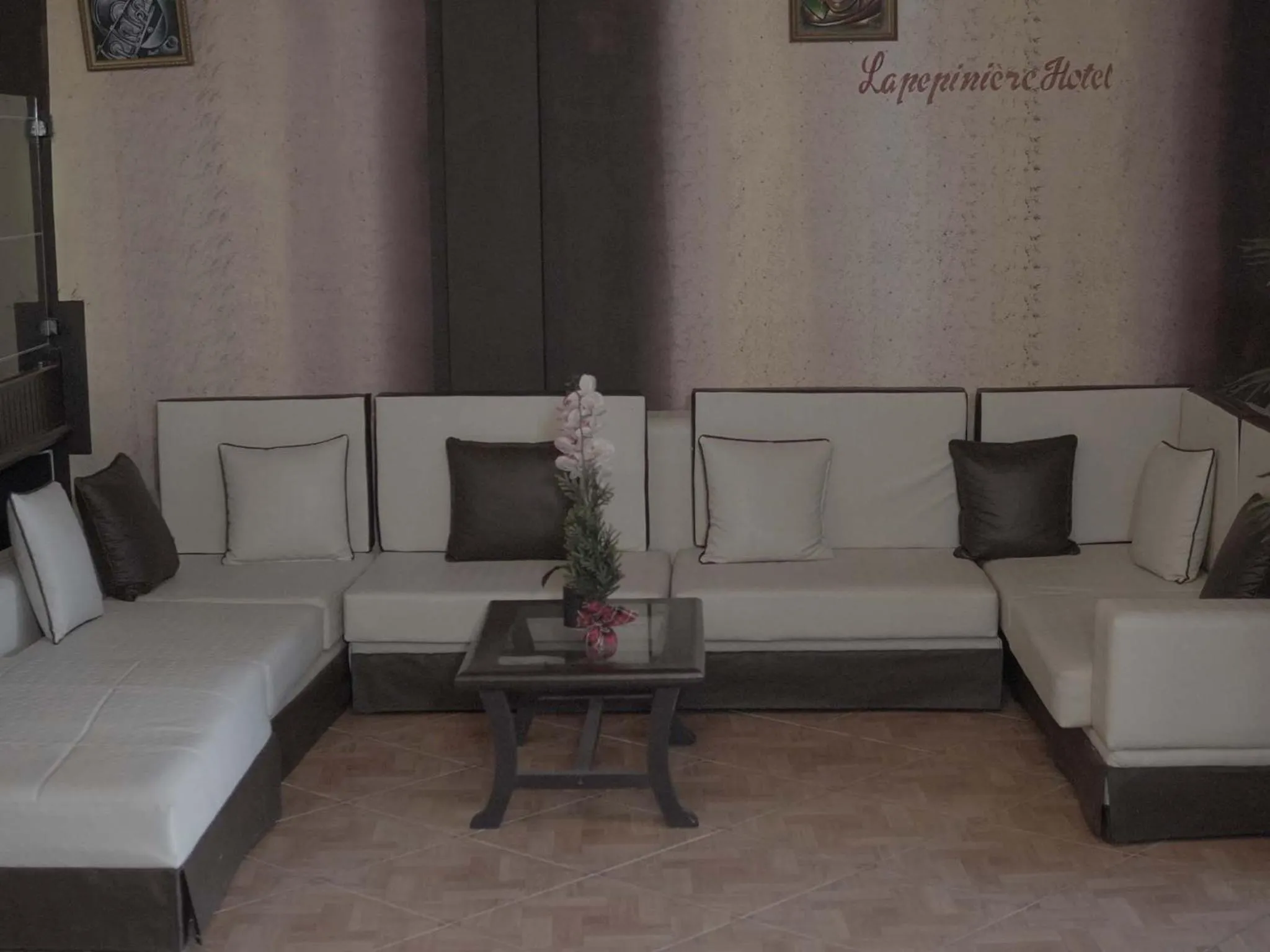 Living room in La Pepiniere Hotel