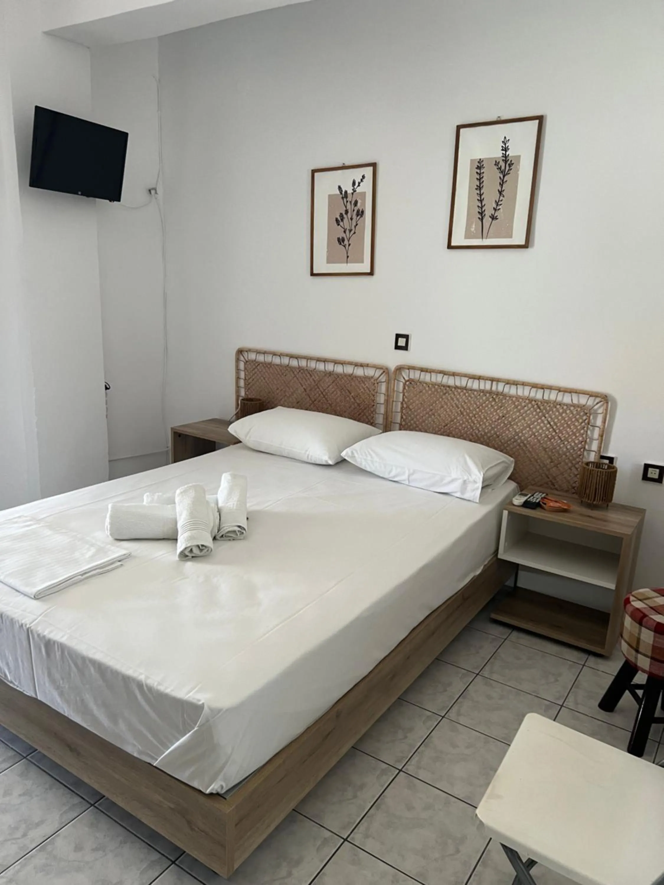 Sunshine Apartments and Rooms
