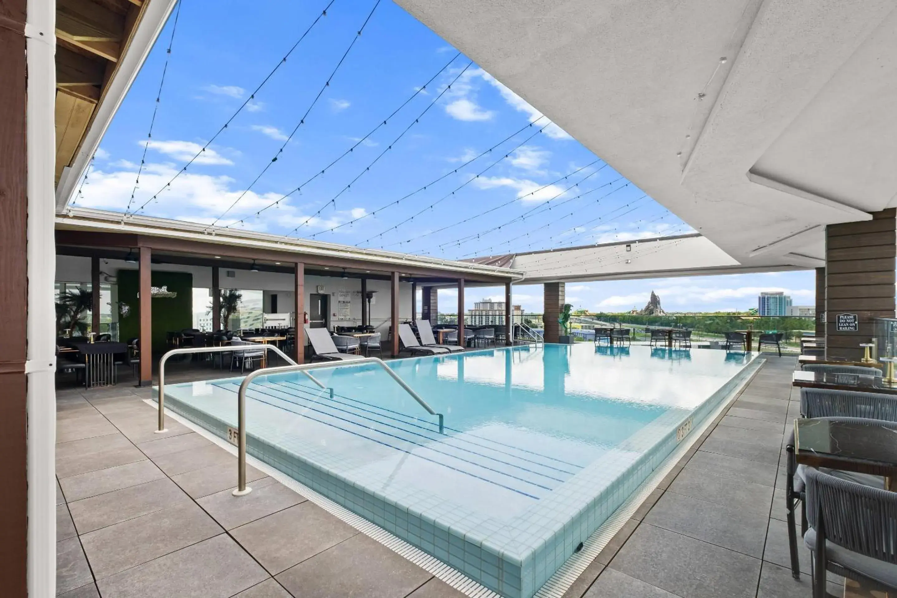 Swimming pool in Cambria Hotel Orlando near Universal Theme Parks Swimming pool in Cambria Hotel Orlando near Universal Theme Parks