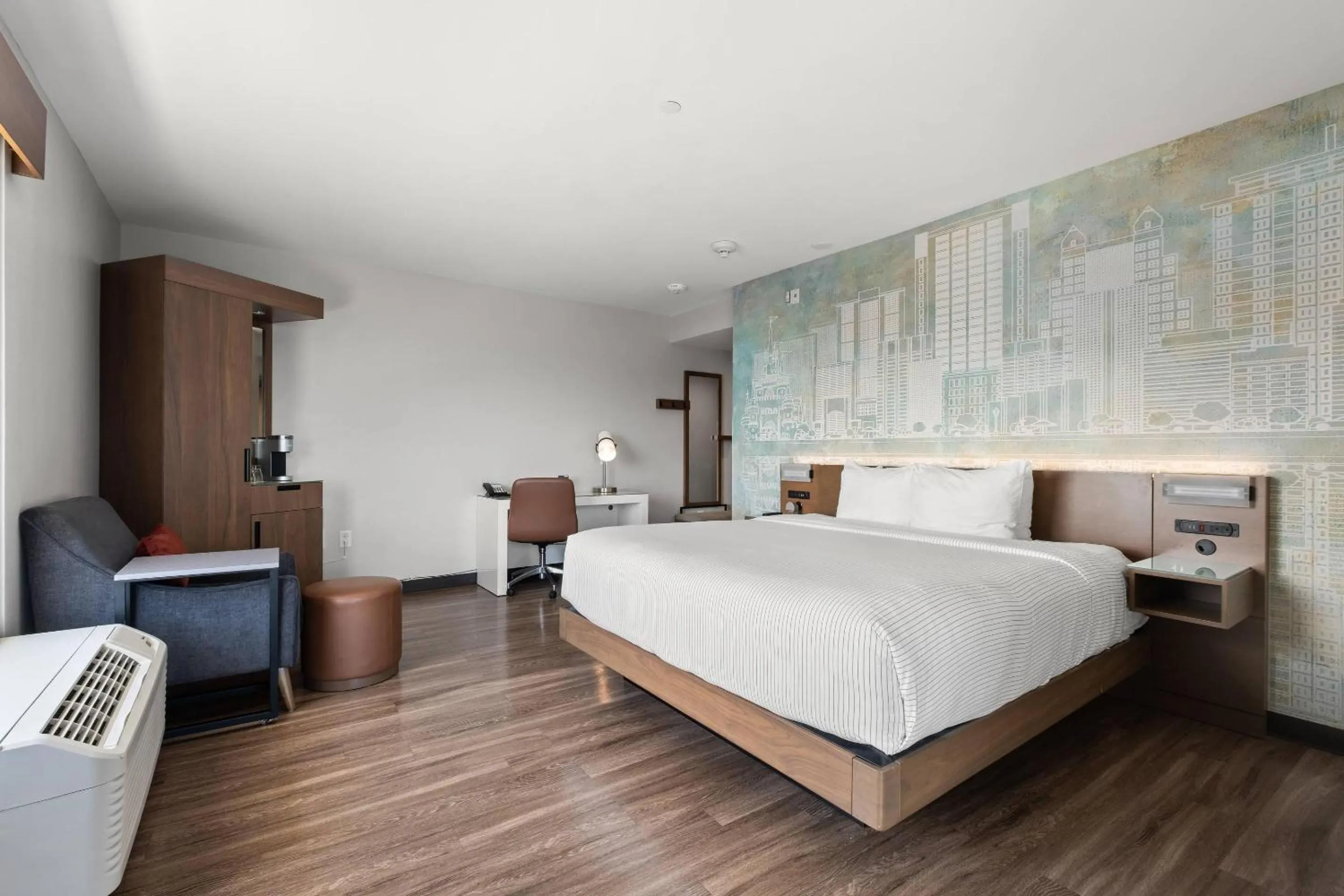 Bedroom, Bed in Cambria Hotel Orlando near Universal Theme Parks