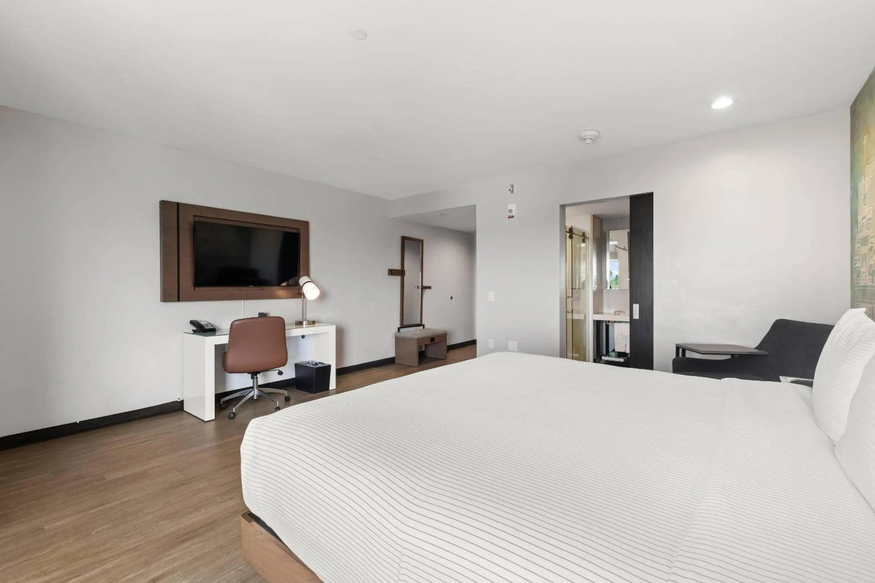 Bedroom, Bed in Cambria Hotel Orlando near Universal Theme Parks