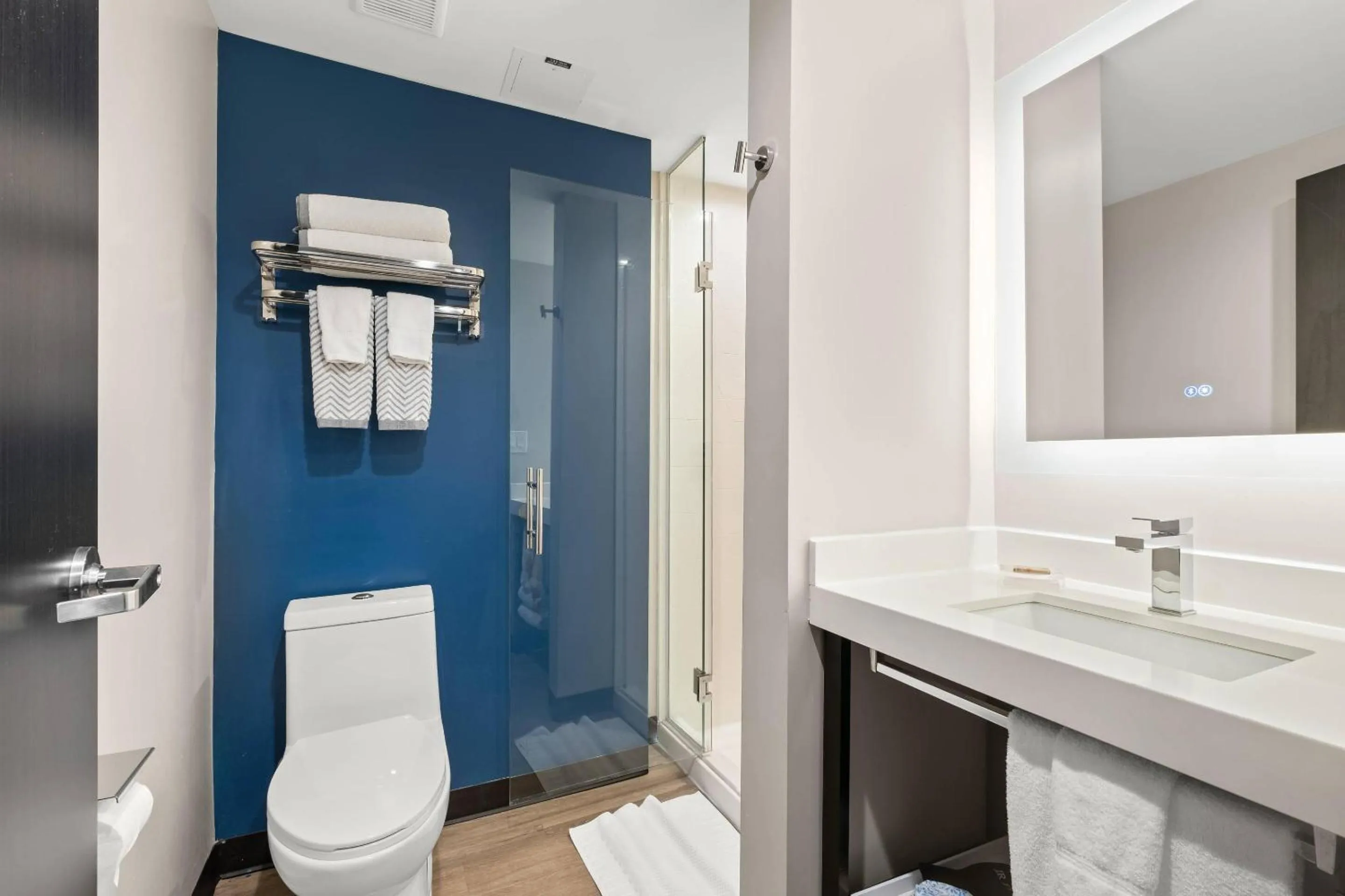 Bedroom in Cambria Hotel Orlando near Universal Theme Parks