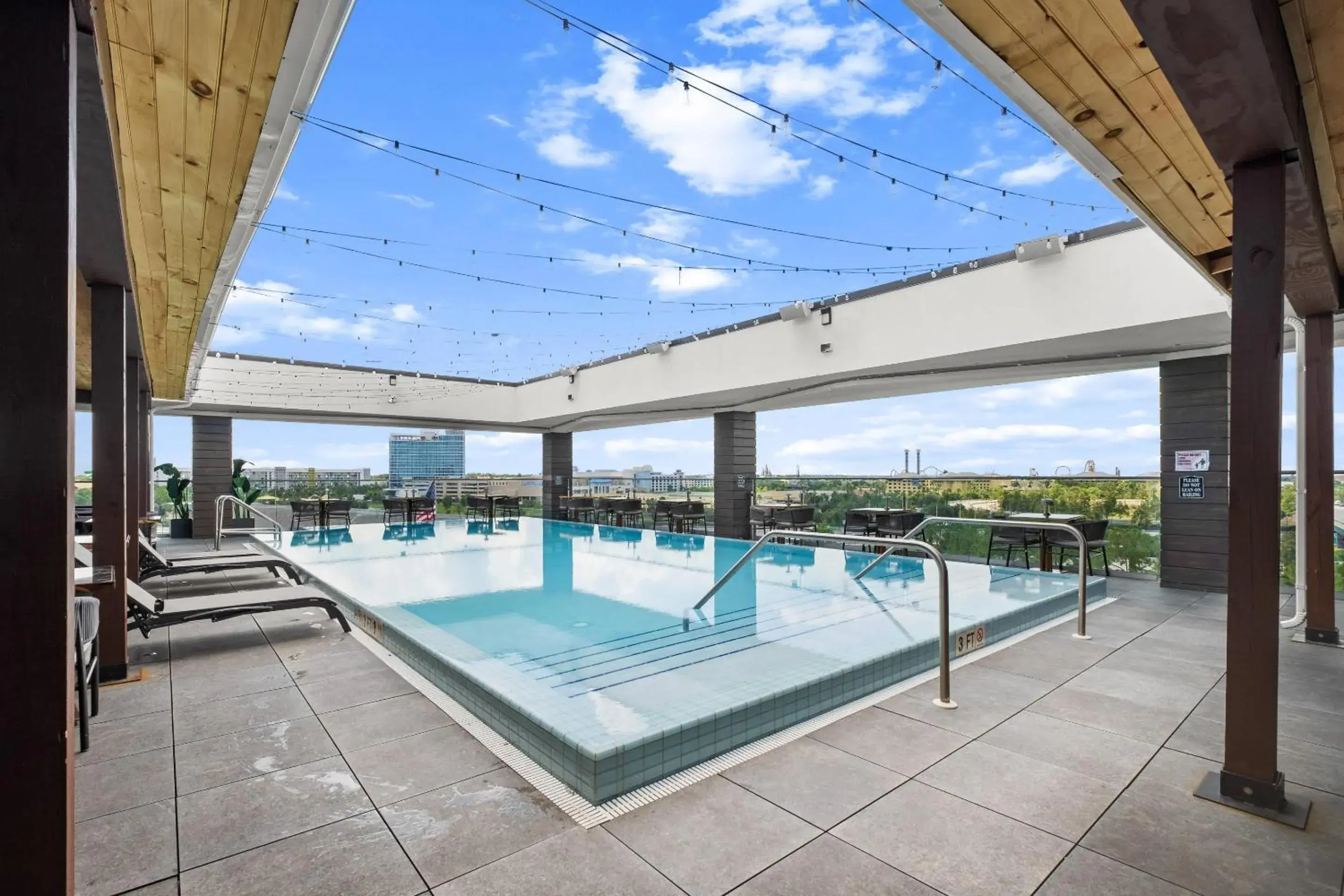 Swimming pool in Cambria Hotel Orlando near Universal Theme Parks Swimming pool in Cambria Hotel Orlando near Universal Theme Parks