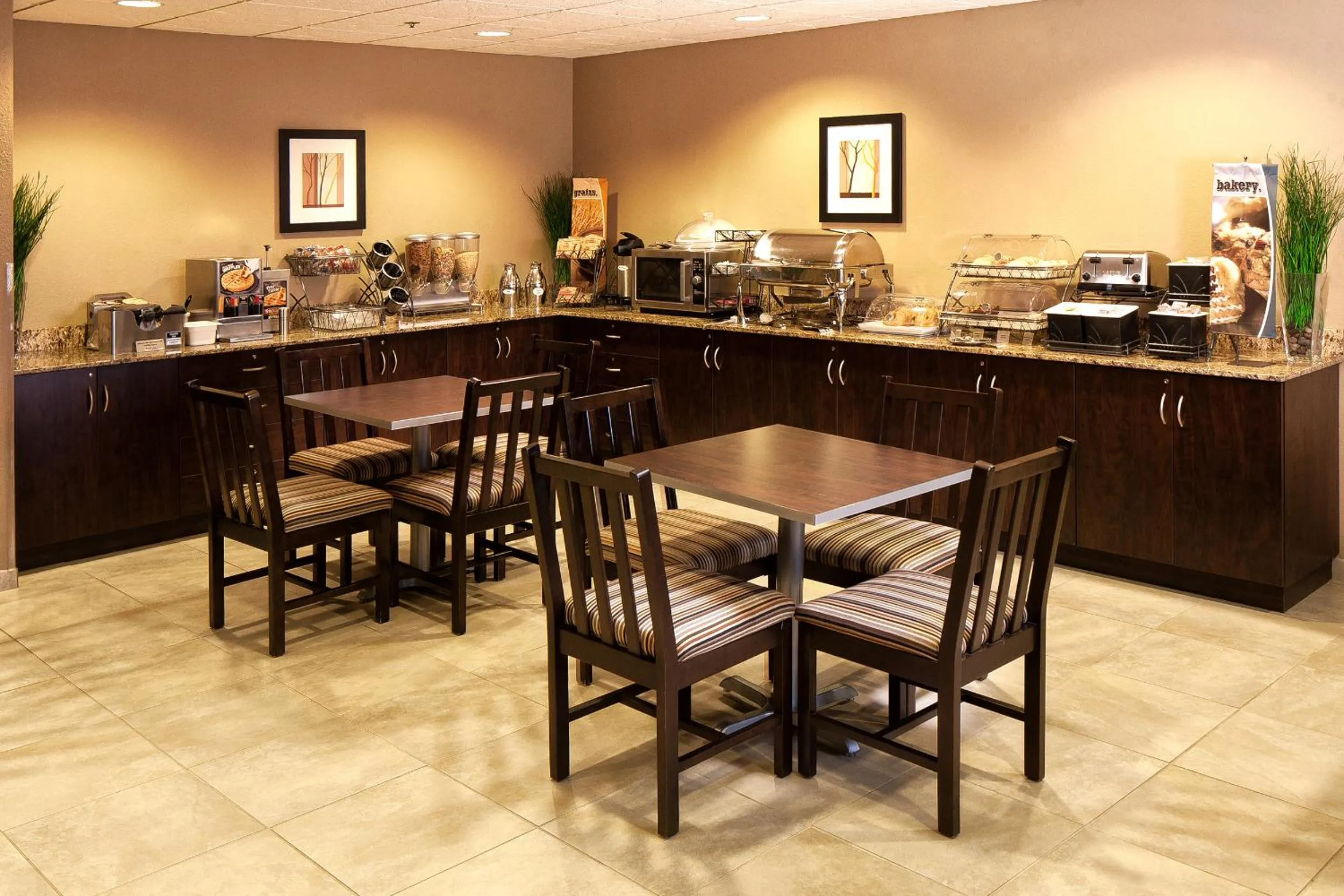 Continental breakfast in Microtel Inn & Suites by Wyndham St Clairsville - Wheeling