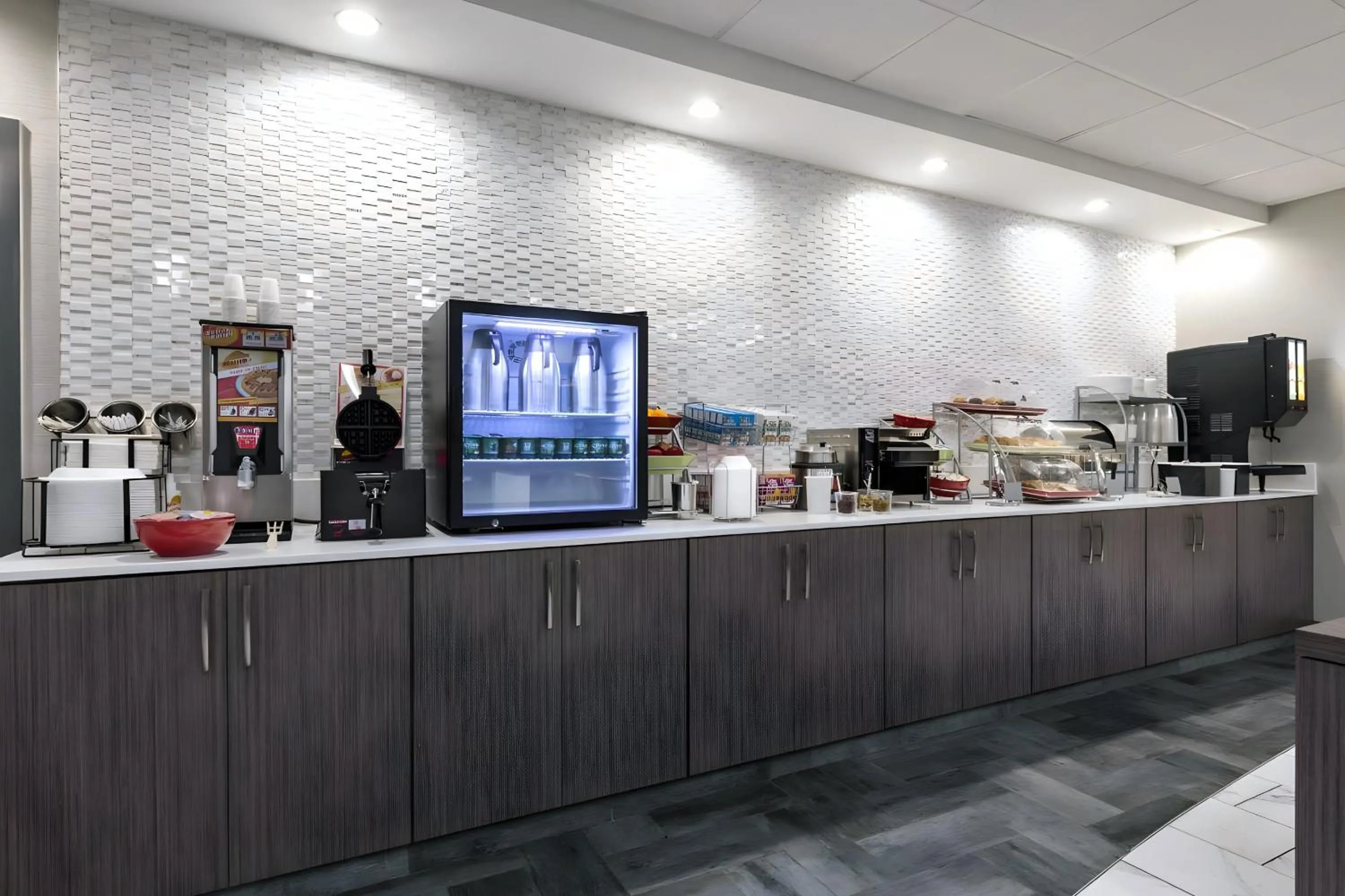 Dining area in Wingate Augusta Washington Road by Wyndham