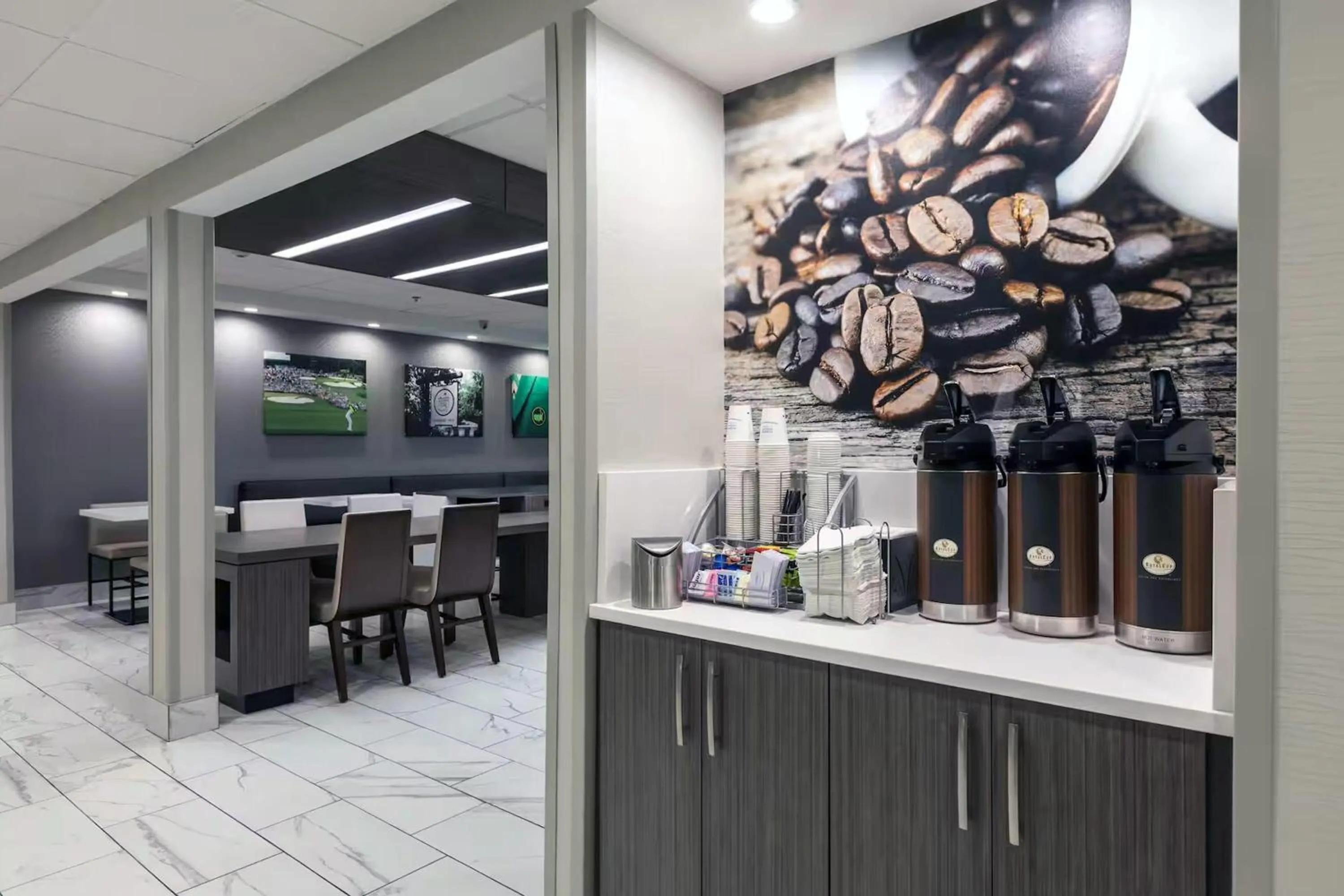 Restaurant/places to eat in Wingate Augusta Washington Road by Wyndham