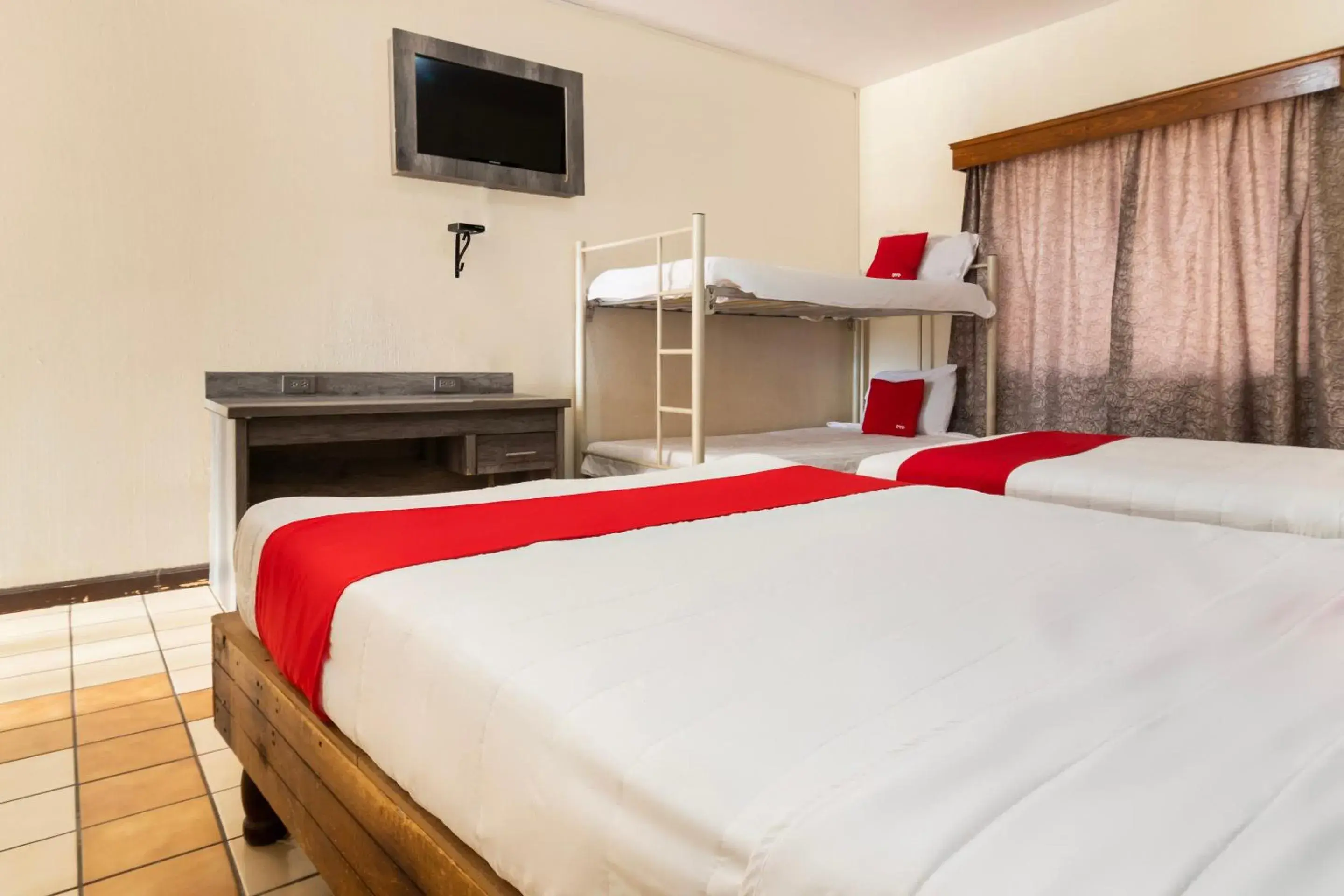 Bedroom, Bed in OYO Hotel Real Del Sur, Estadio Chihuahua Bedroom, Bed in OYO Hotel Real Del Sur, Estadio Chihuahua