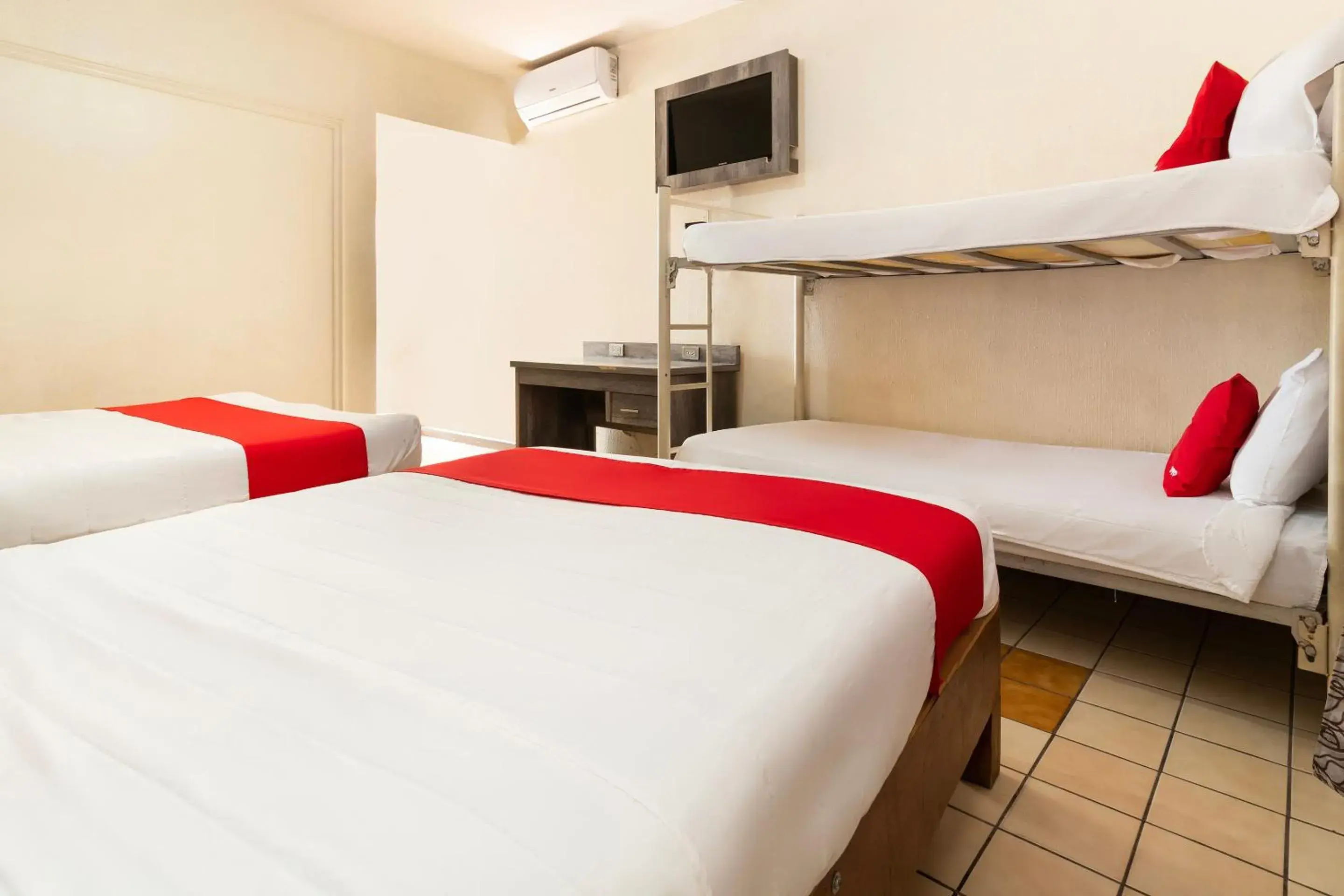 Bedroom, Bed in OYO Hotel Real Del Sur, Estadio Chihuahua Bedroom, Bed in OYO Hotel Real Del Sur, Estadio Chihuahua