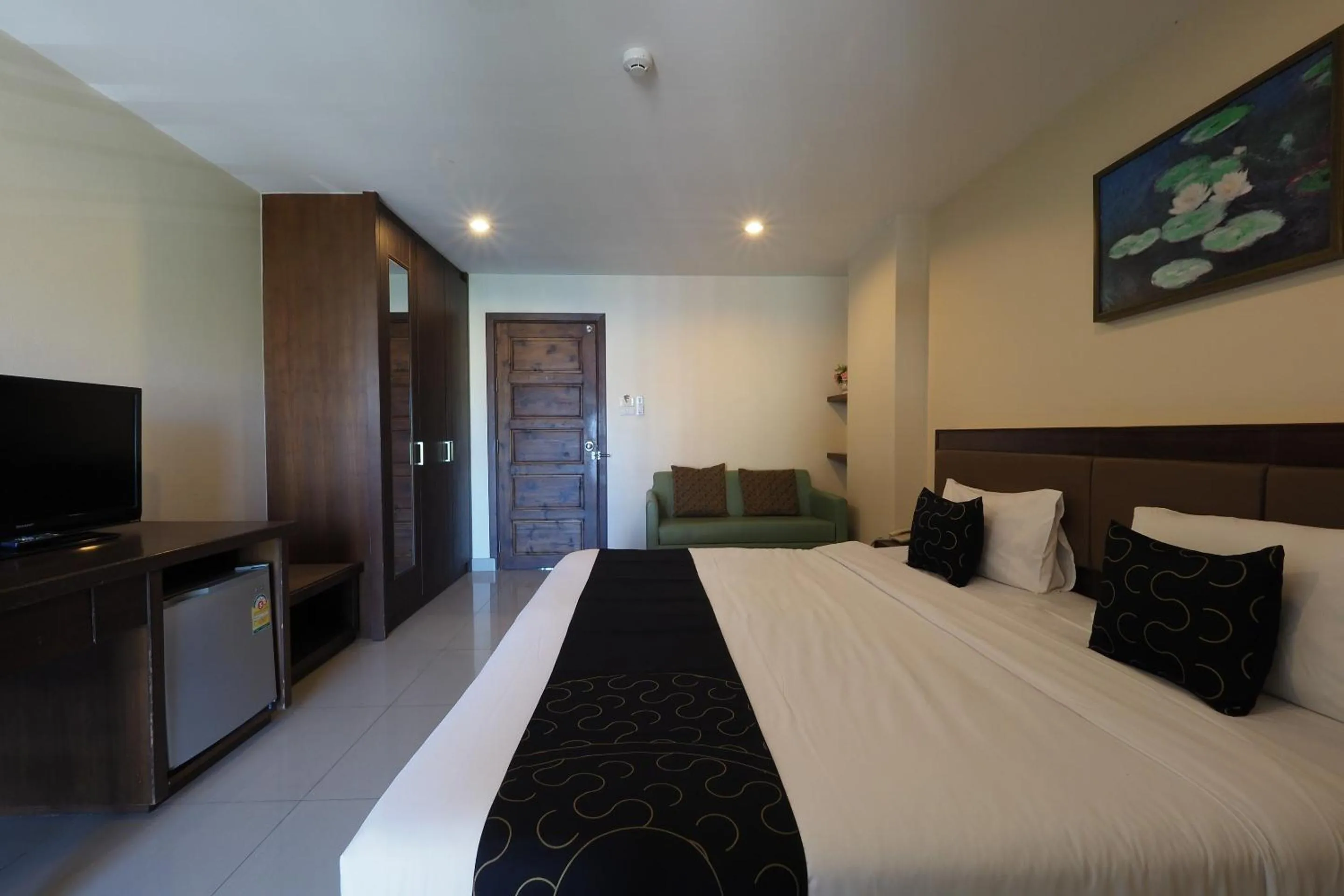 Bedroom, TV/Entertainment Center in The Sp Boutique Hotel