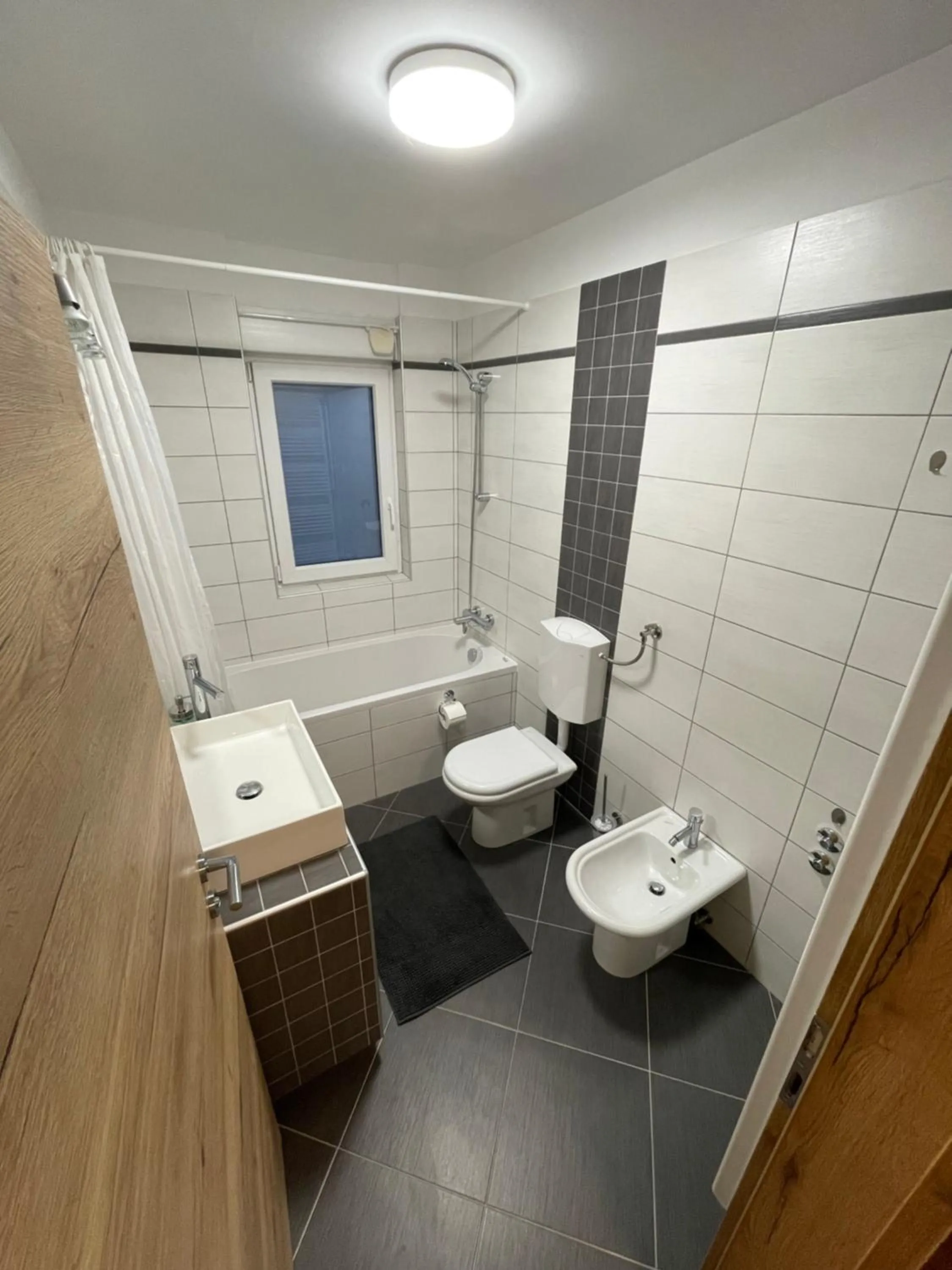 Shower in Apartma Guide 360