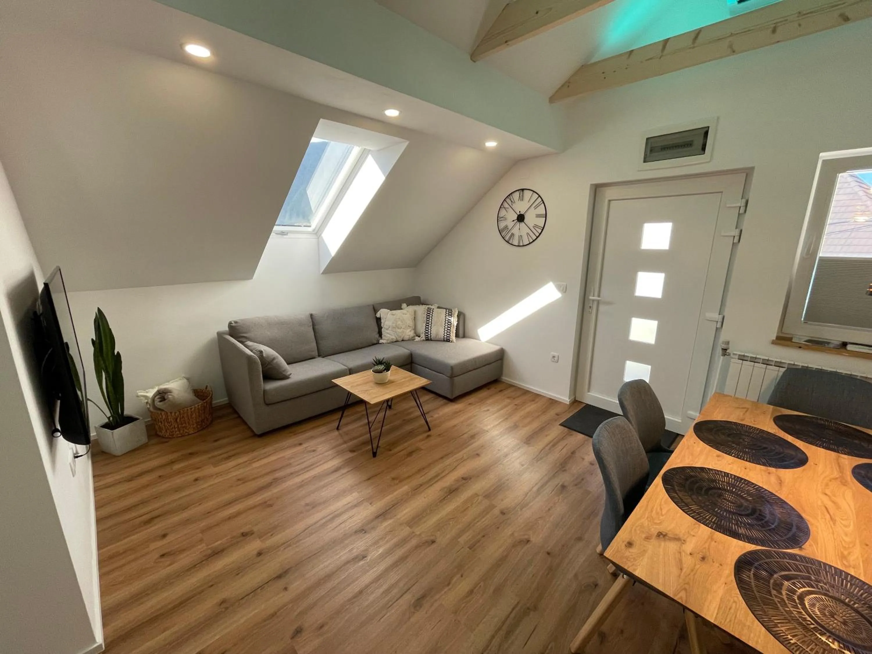 Communal lounge/ TV room in Apartma Guide 360