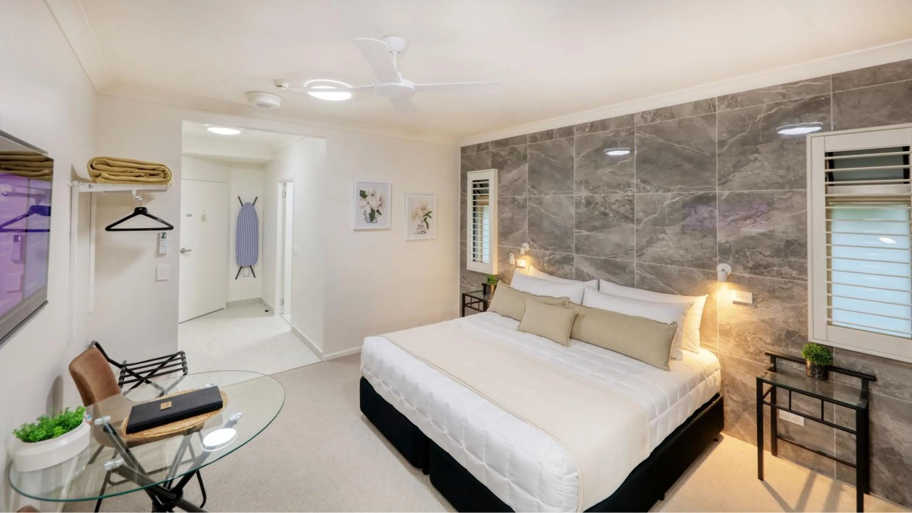 Bed in Heritage River Motor Inn