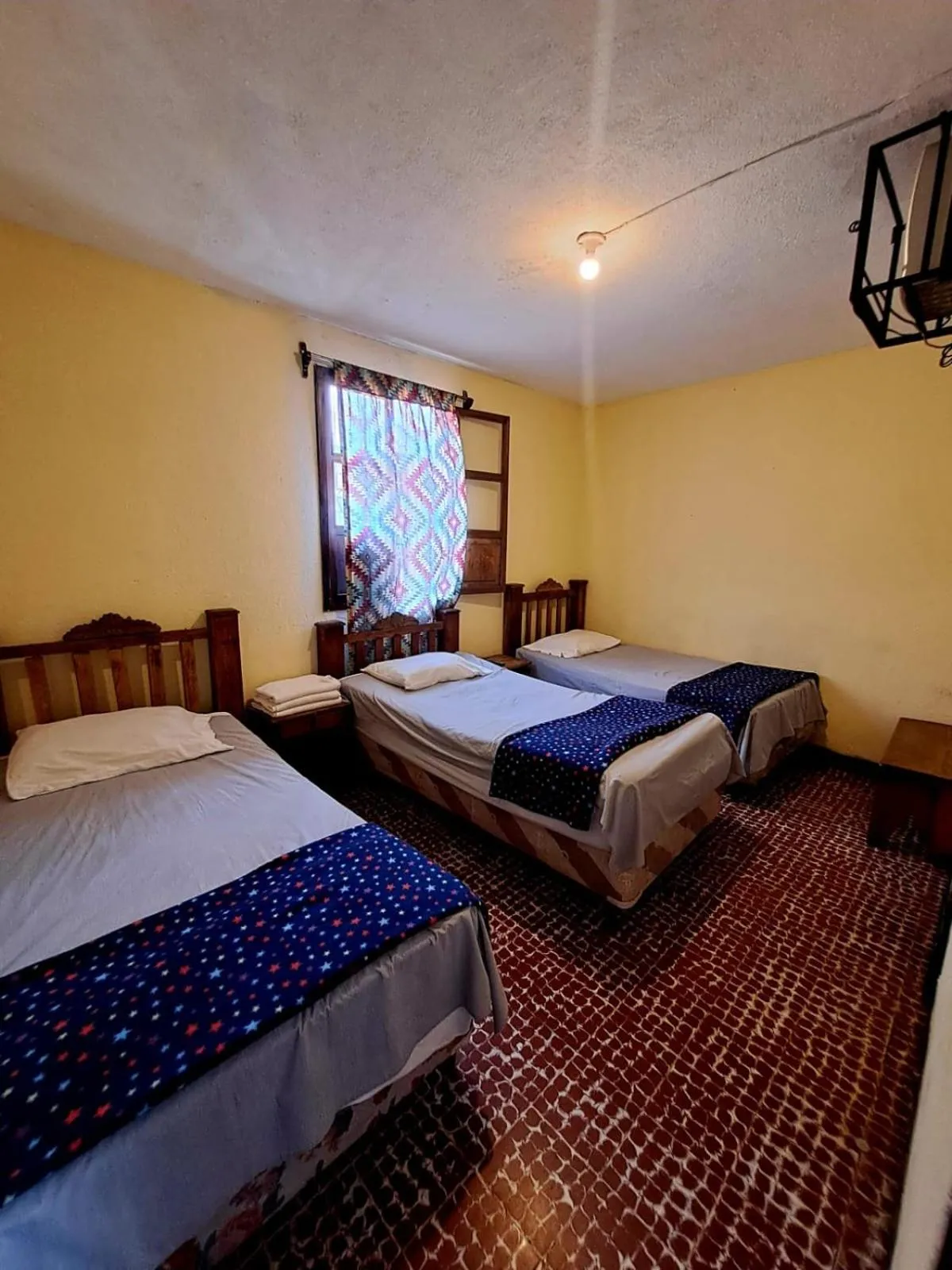 Triple Room with Private Bathroom in Hotel El Pasaje
