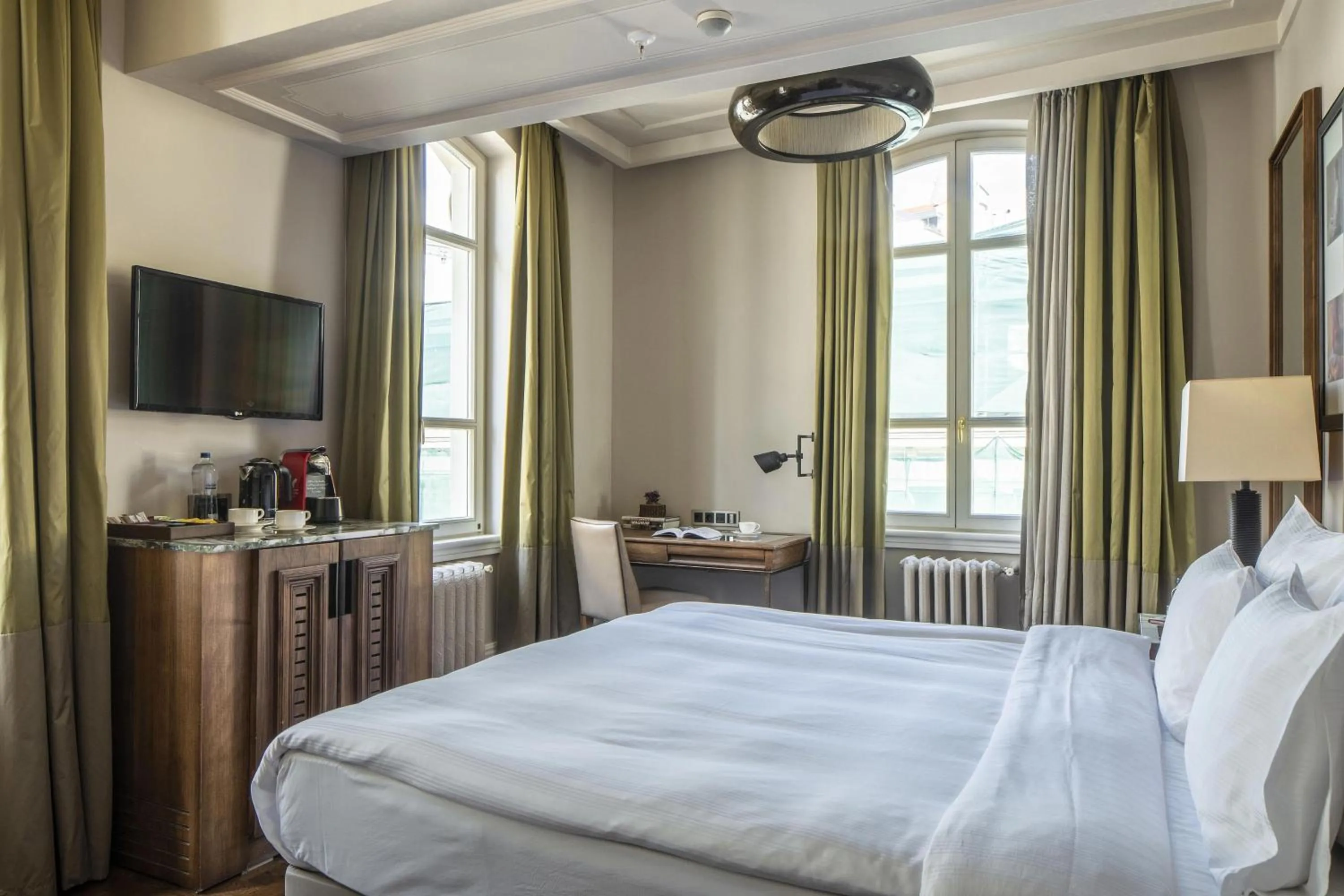 Photo of the whole room, Bed in The Bank Hotel Istanbul, a Member of Design Hotels