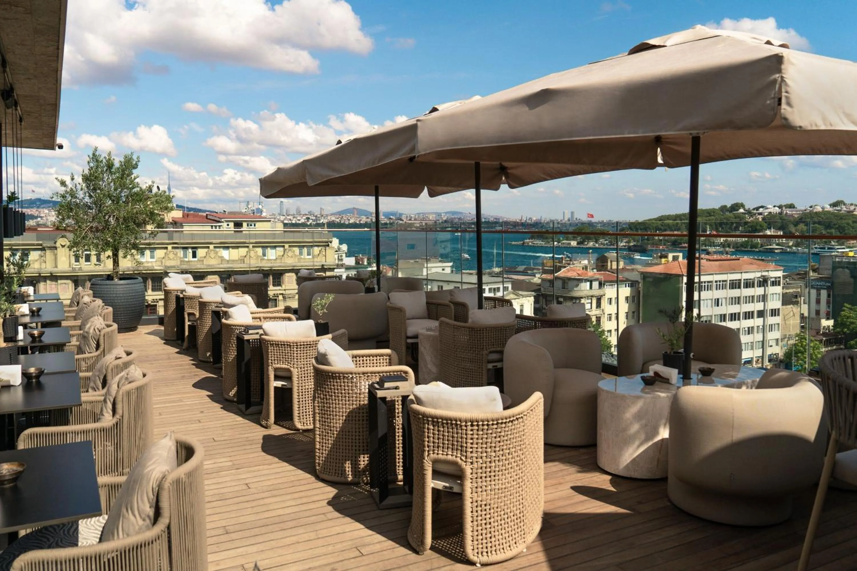 Lounge or bar in The Bank Hotel Istanbul, a Member of Design Hotels