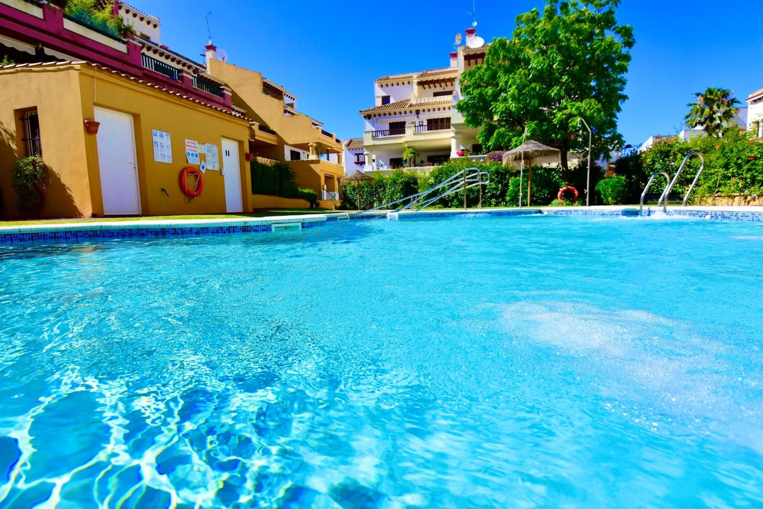 Swimming pool in Pura Villa- Buganvillas Ayamonte