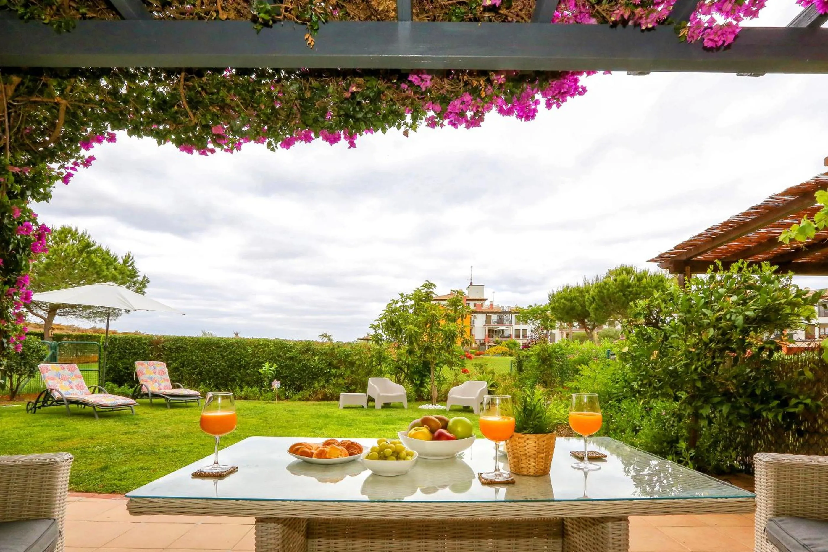 Food and drinks in Pura Villa- Buganvillas Ayamonte