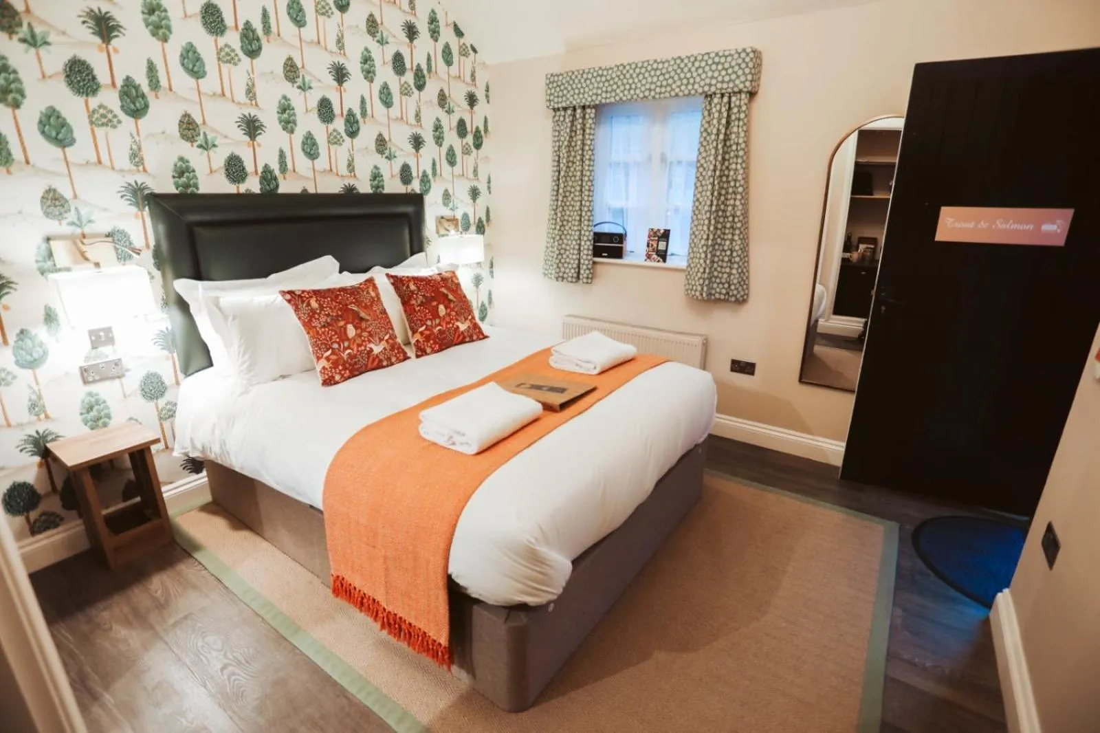 Bed in The Peat Spade Inn