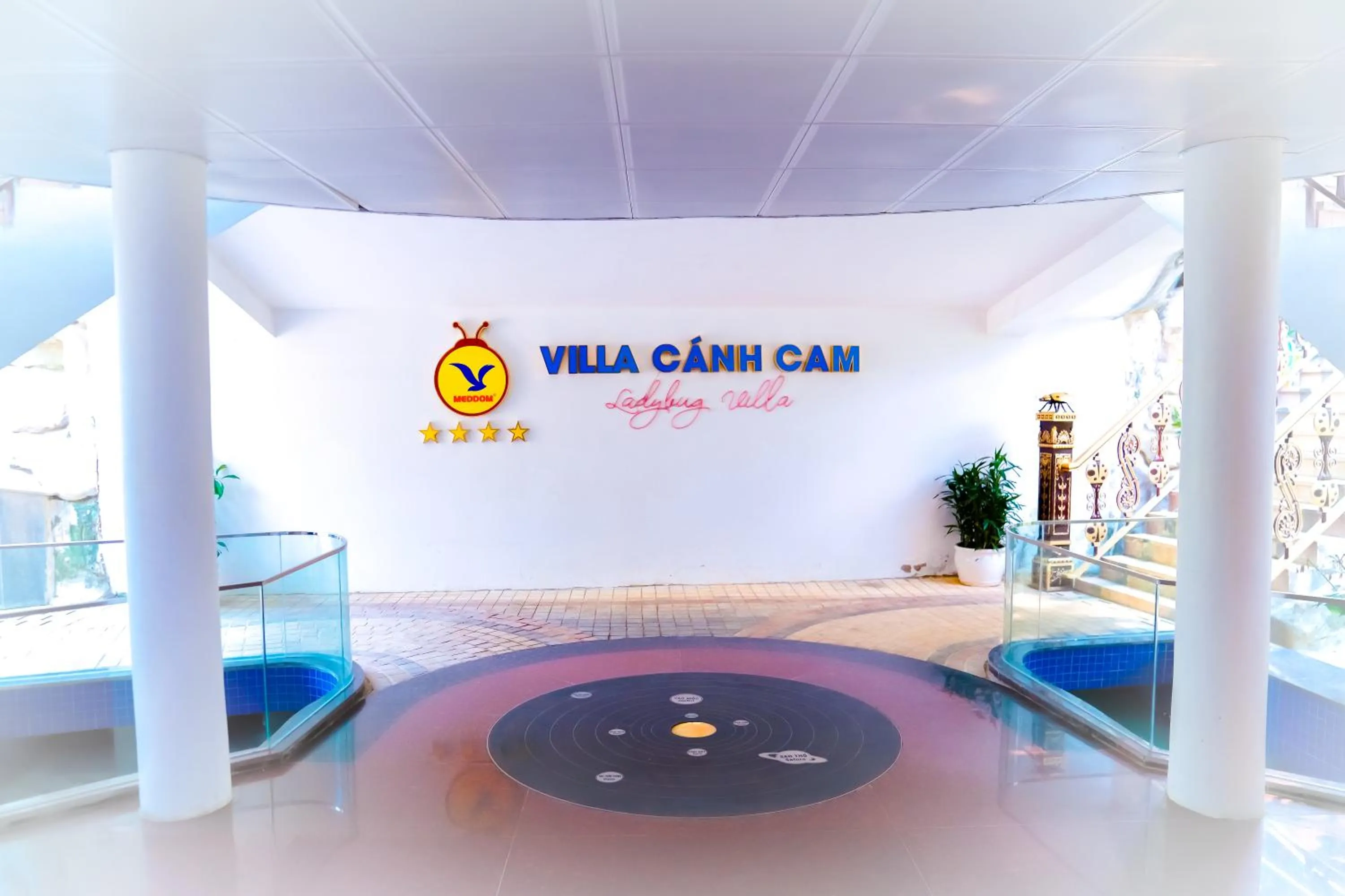 Property building in MEDDOM Park