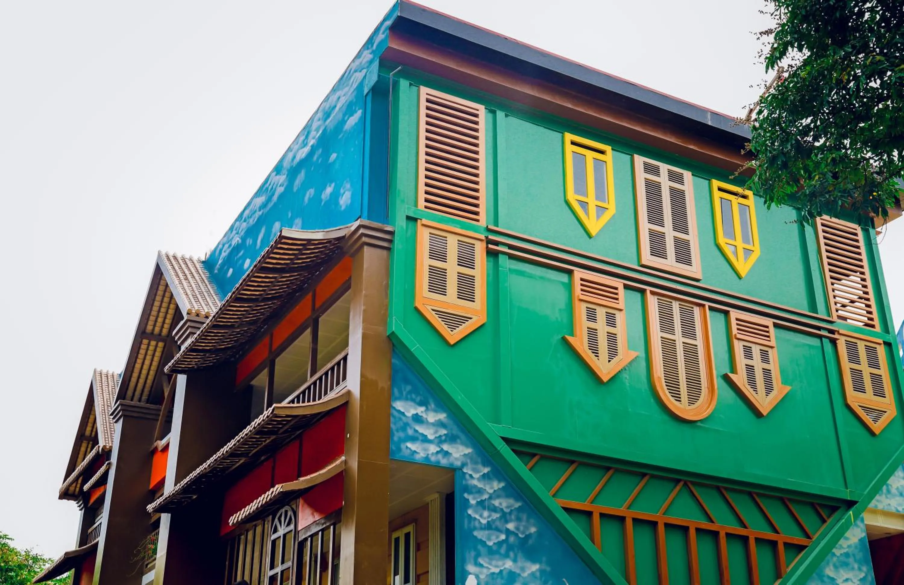 Property building in MEDDOM Park