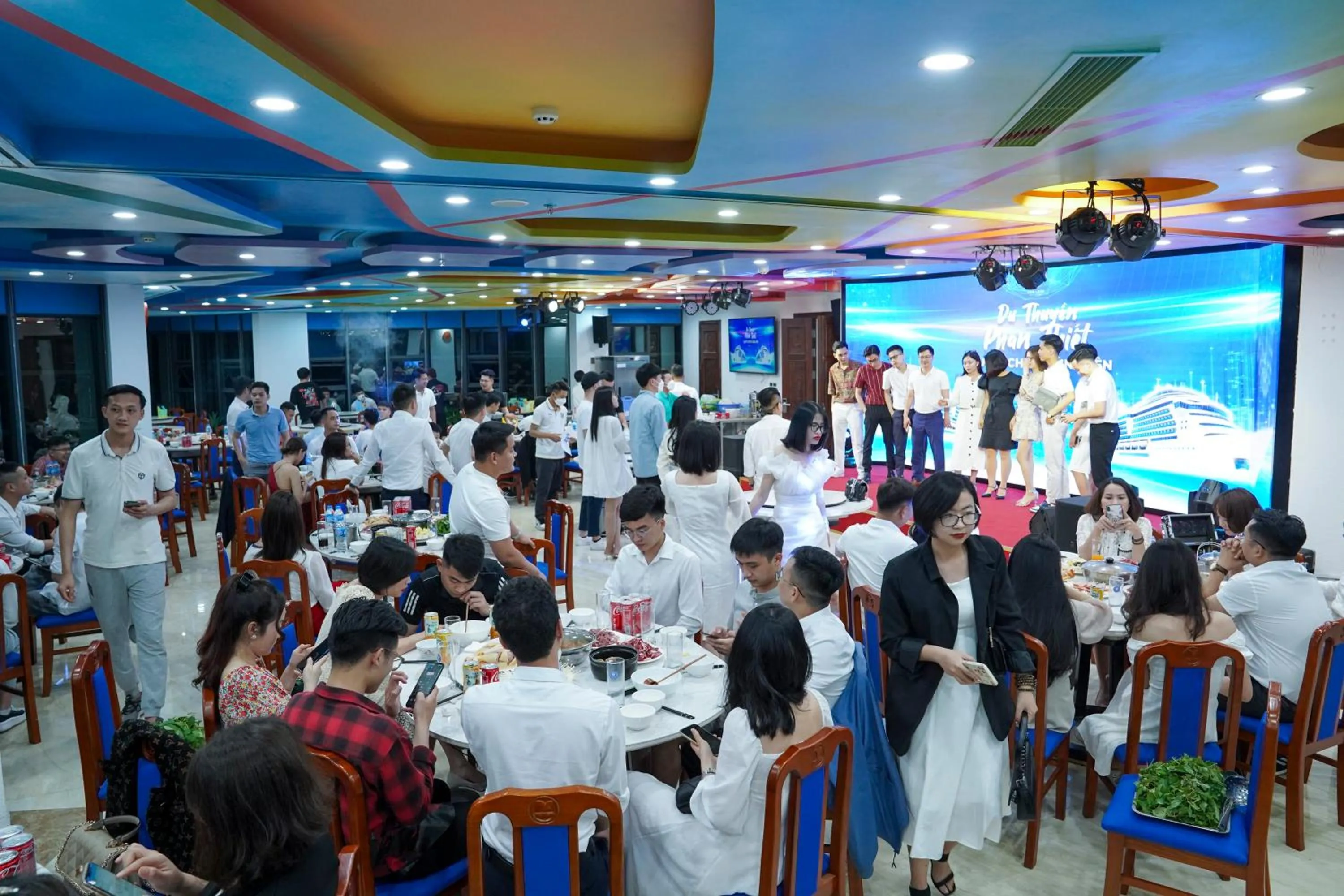 Restaurant/places to eat in MEDDOM Park