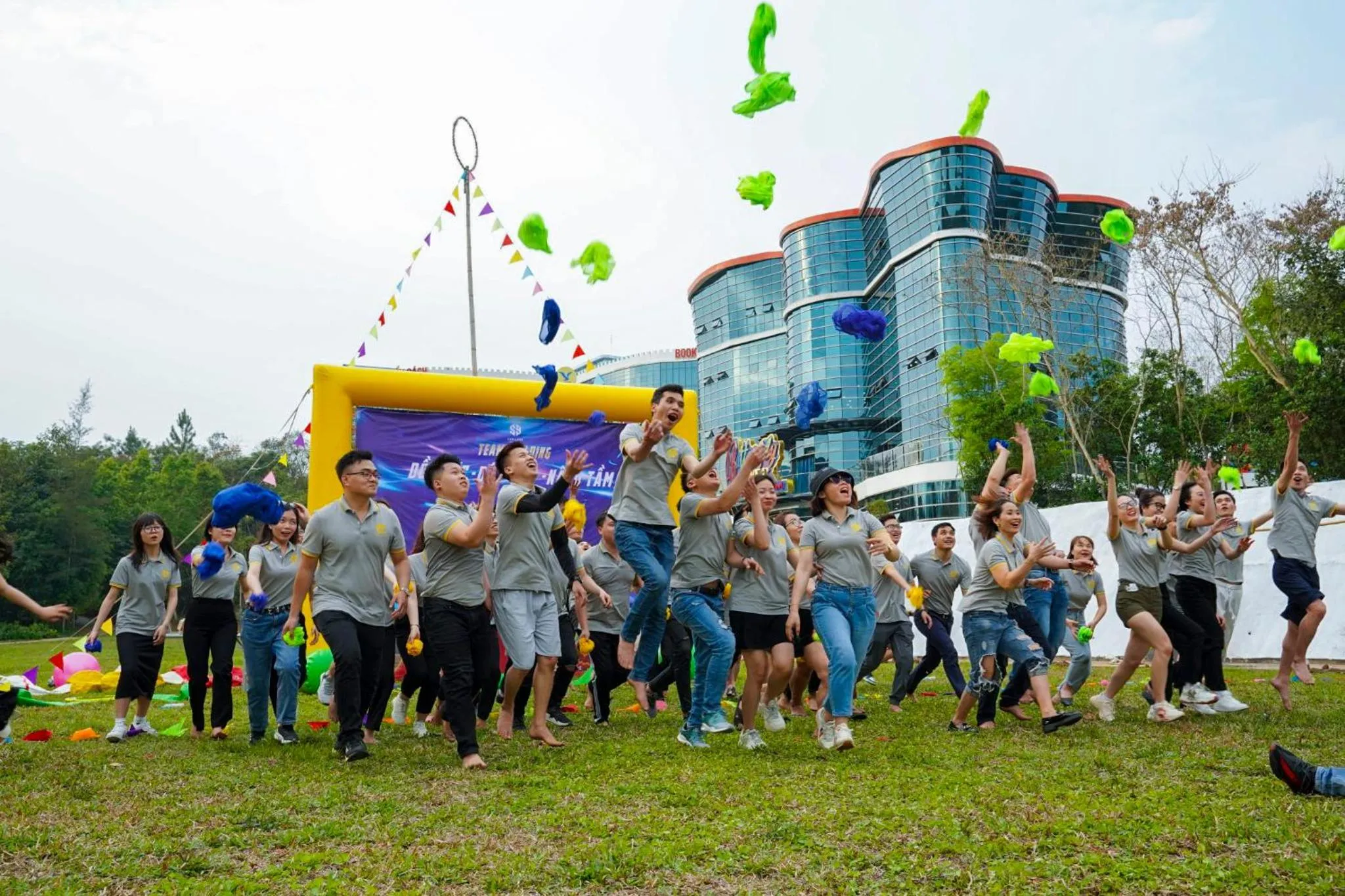 Property building in MEDDOM Park