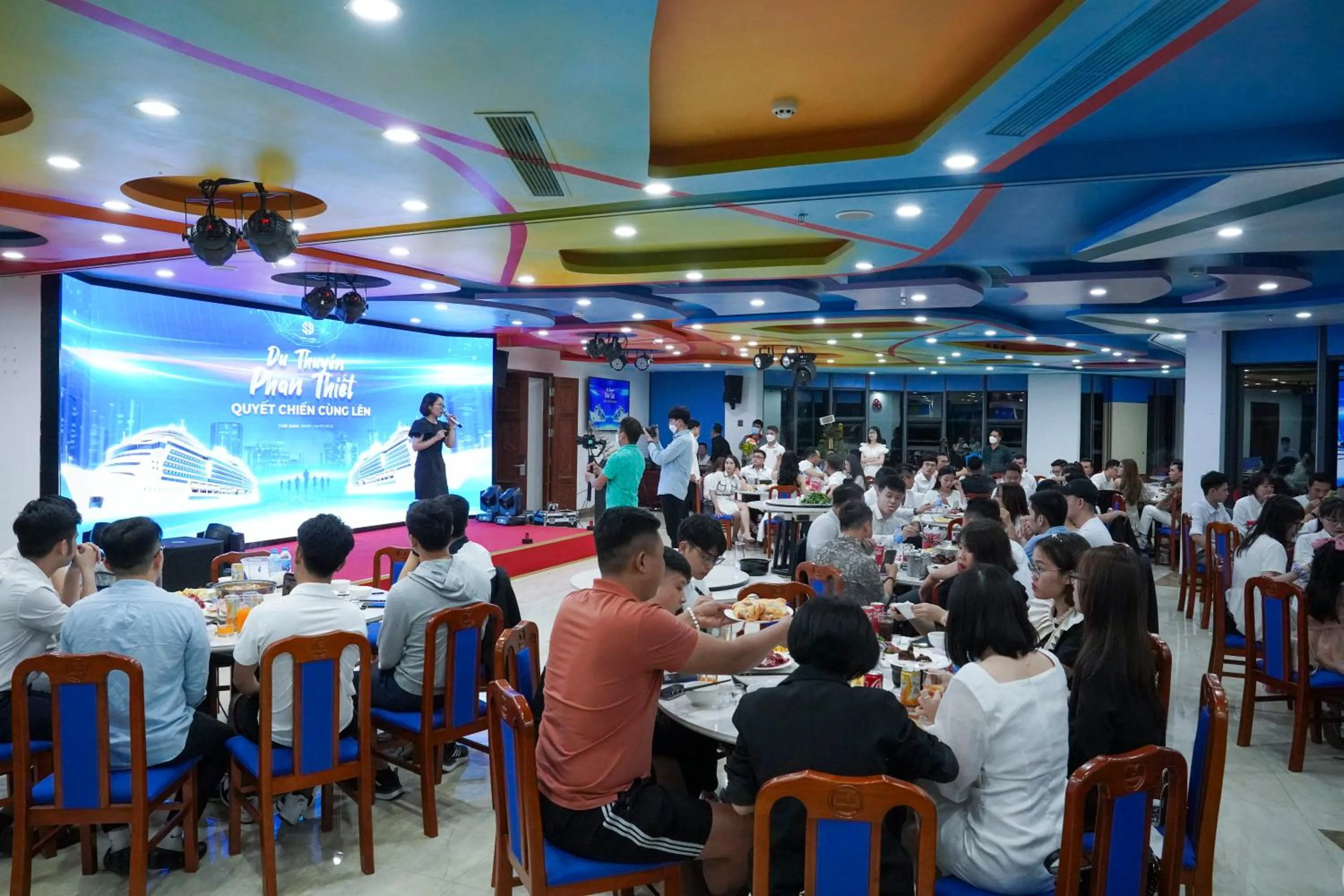 Restaurant/places to eat in MEDDOM Park