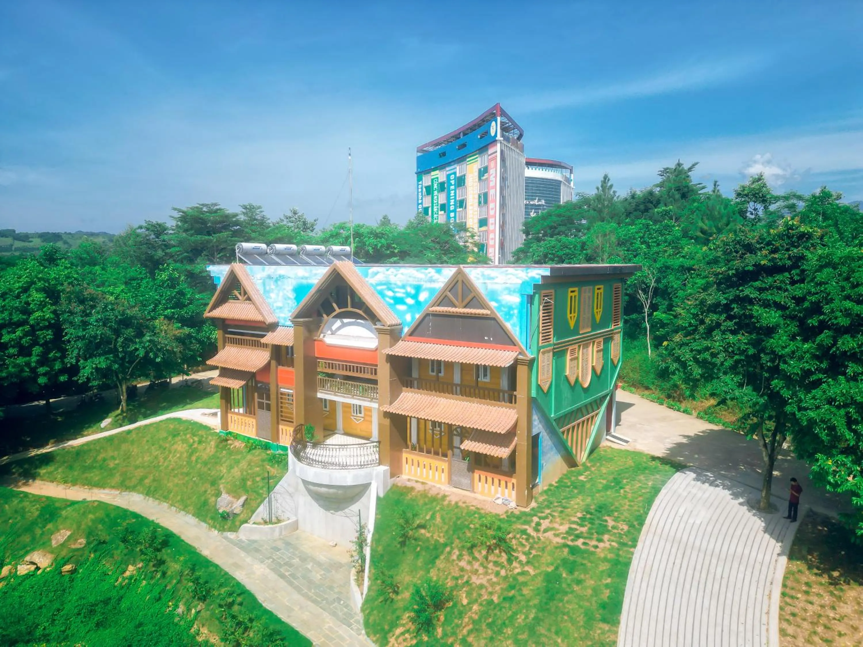 Property building in MEDDOM Park